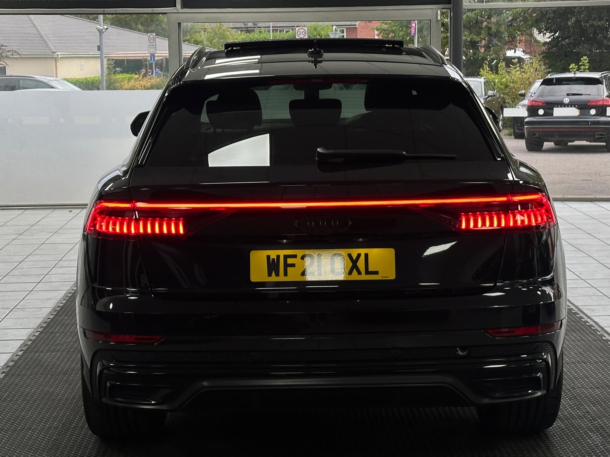 Audi Q8 view 12