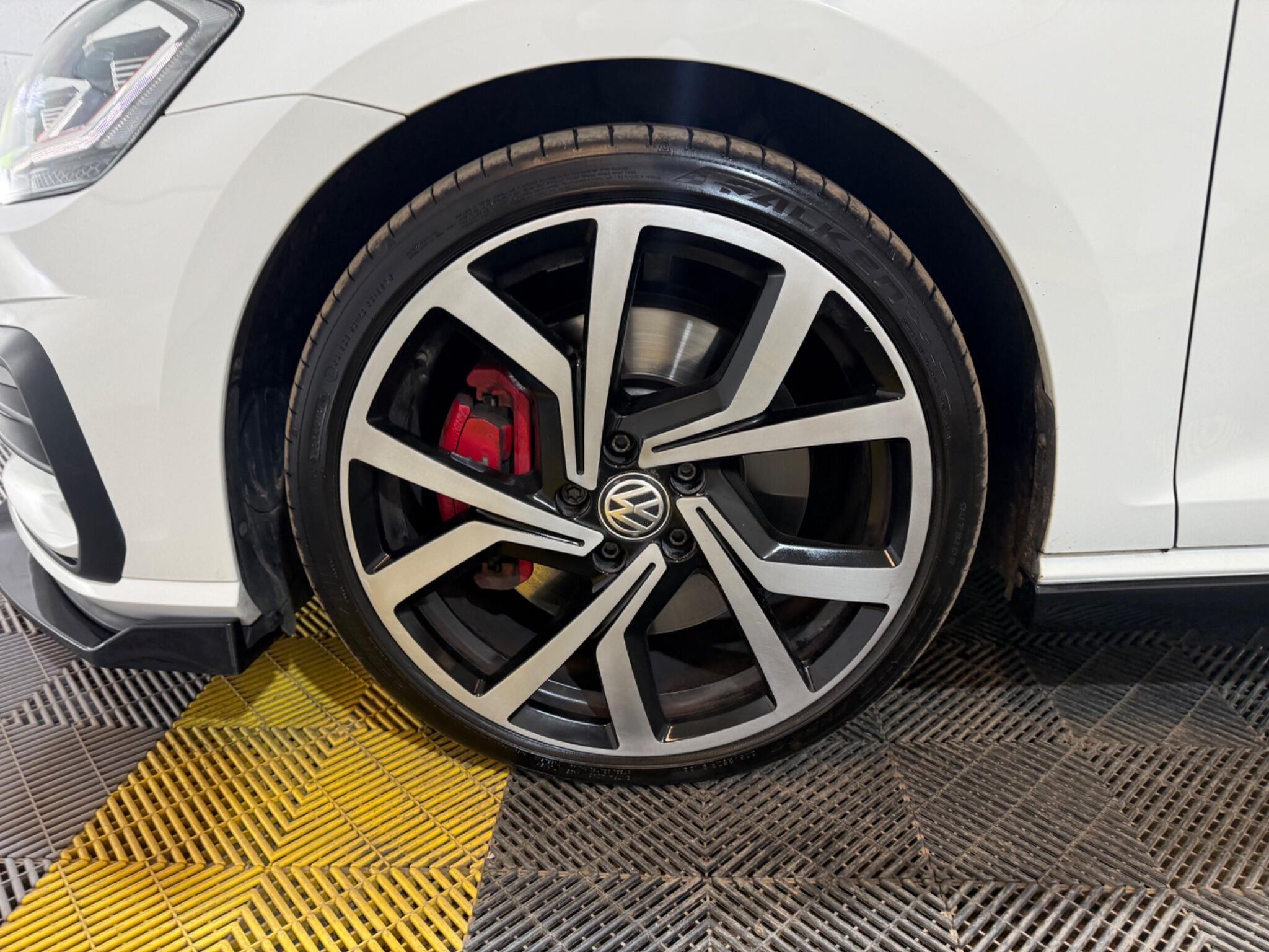 Volkswagen Golf view 43