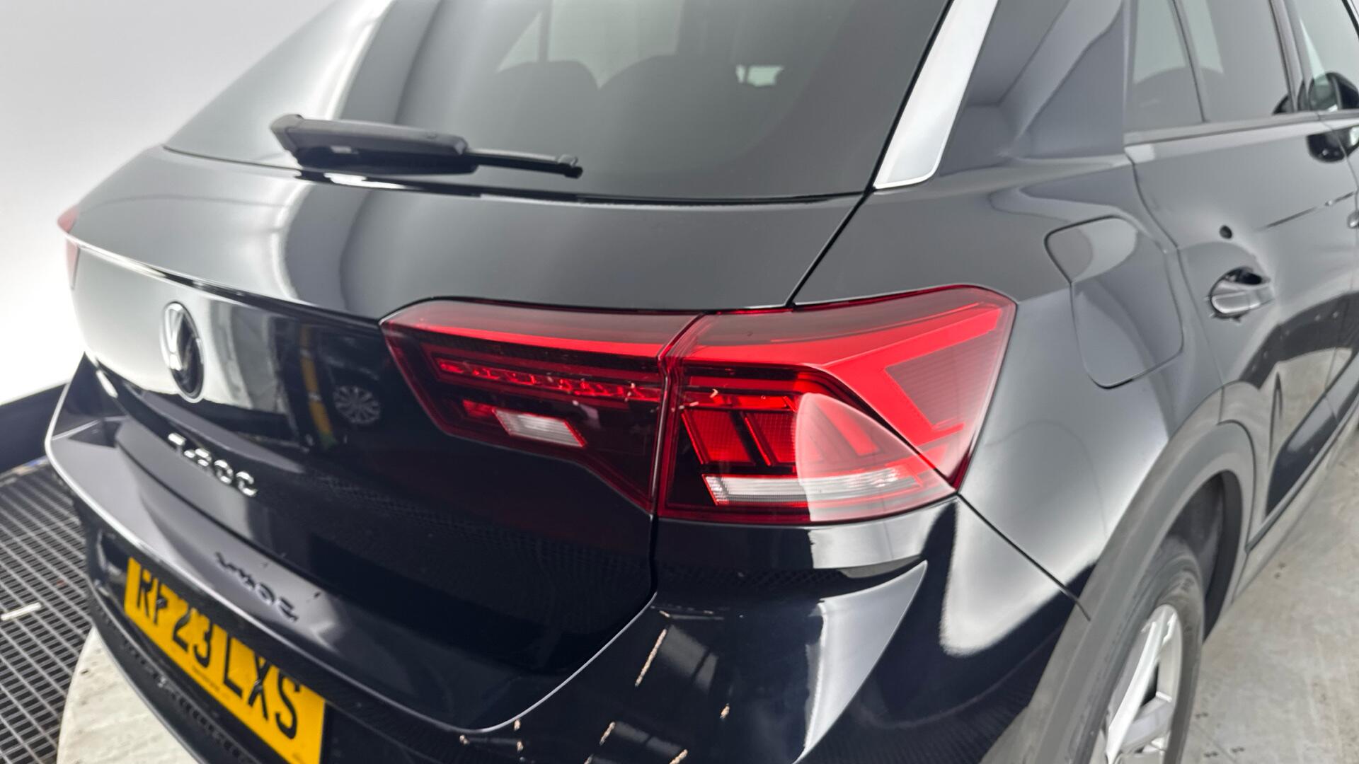 Volkswagen T-Roc view 18