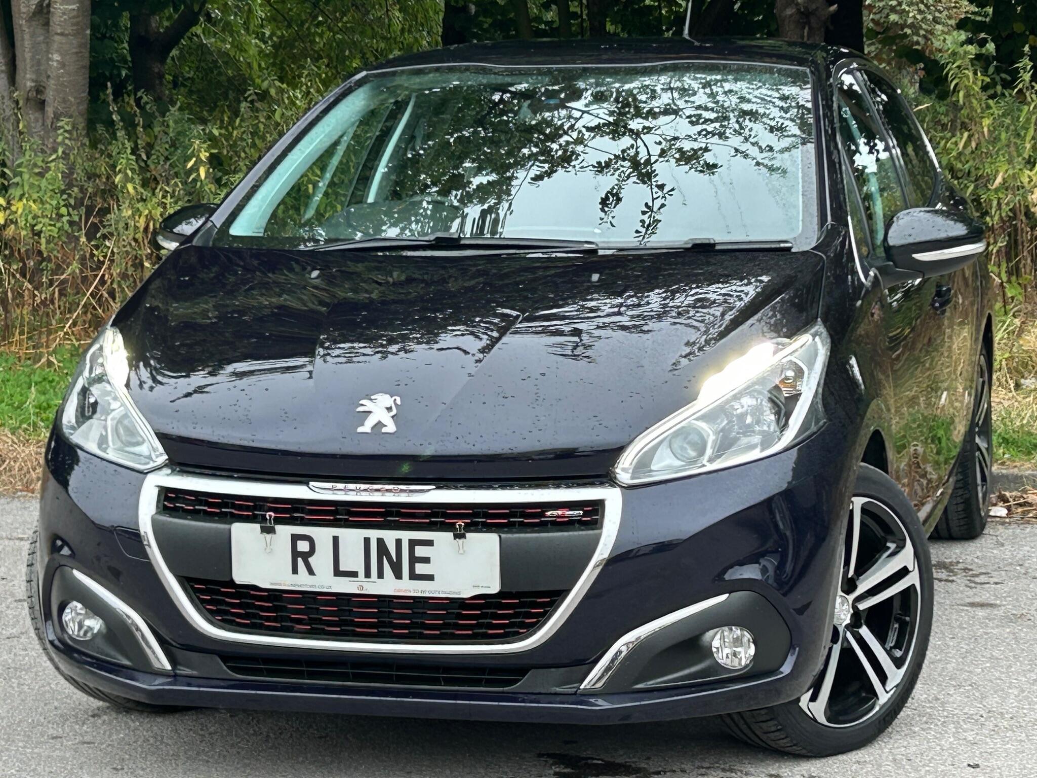 Peugeot 208 view 5