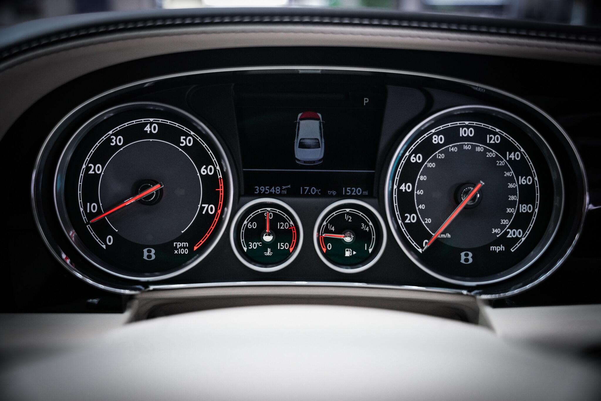 Bentley Flying Spur view 21