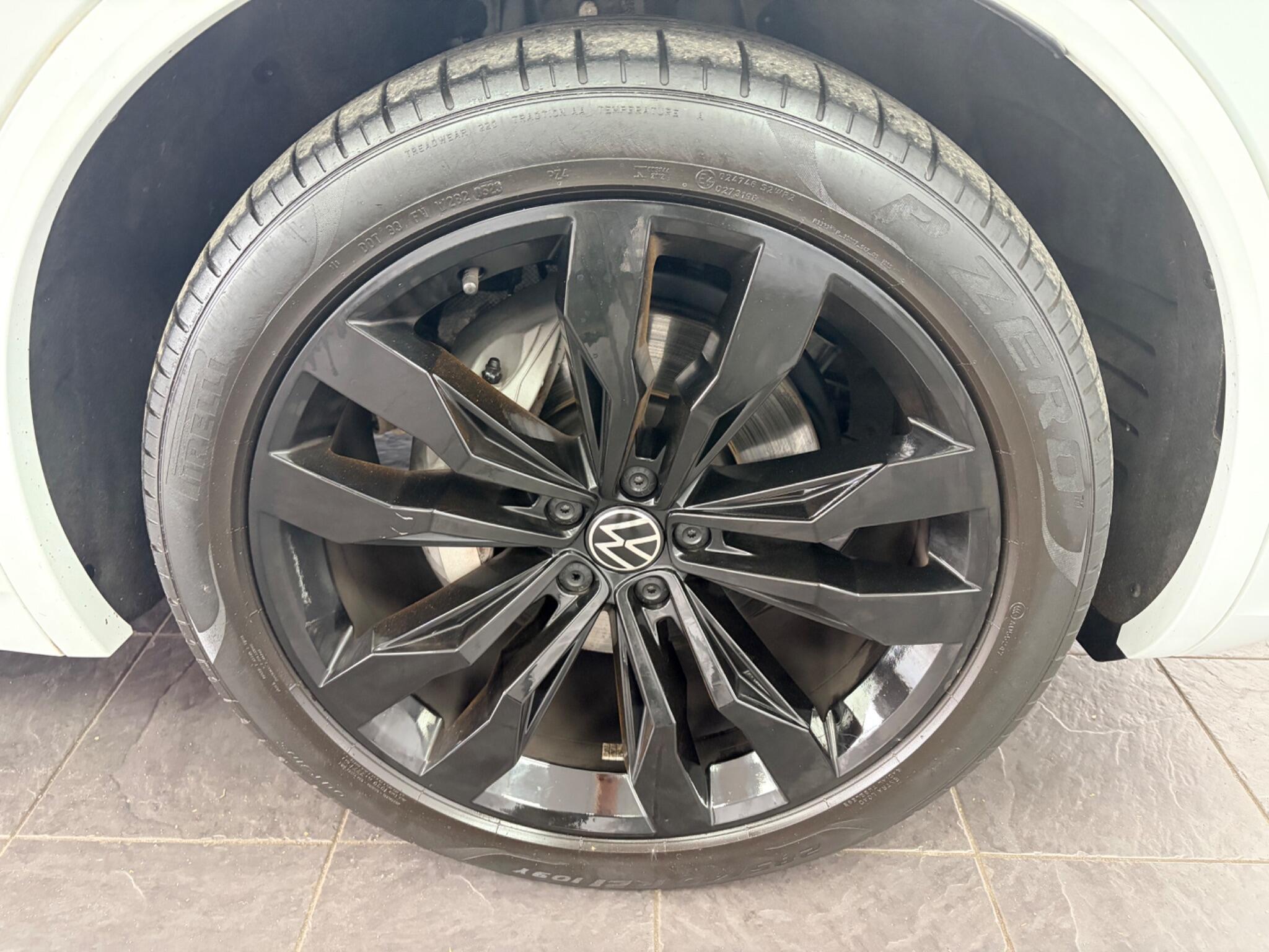 Volkswagen Touareg view 21
