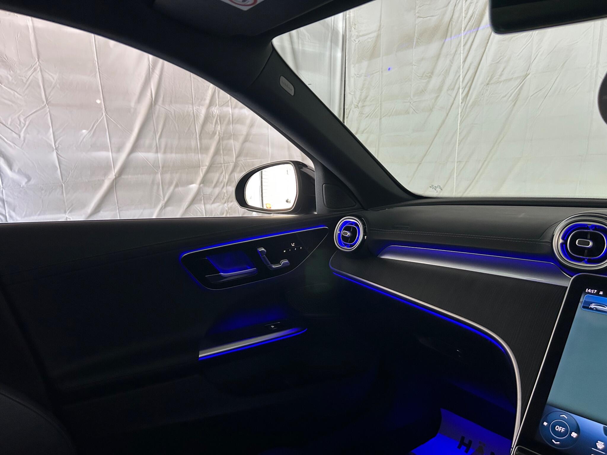 Mercedes-Benz C-Class view 19
