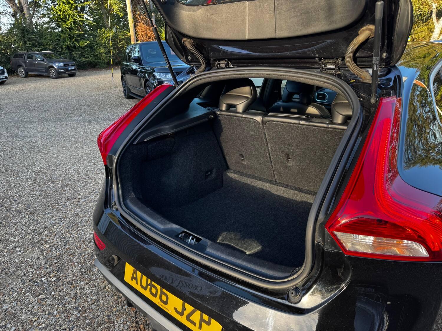 Volvo V40 view 16