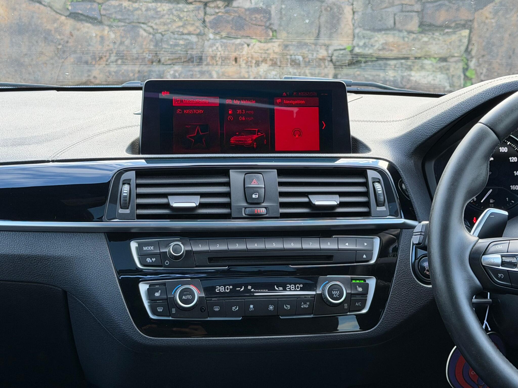 BMW 1 Series view 28