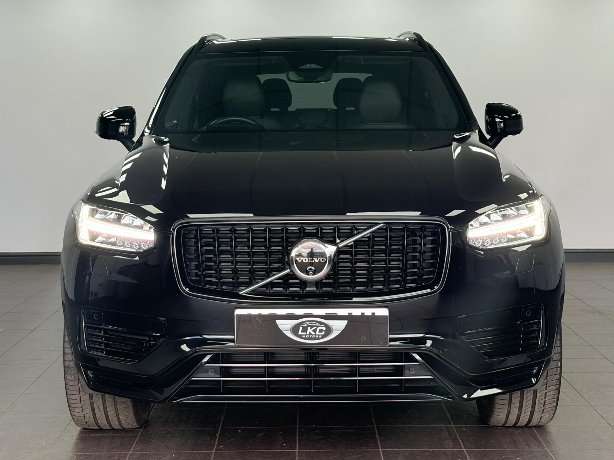 Volvo XC90 view 3