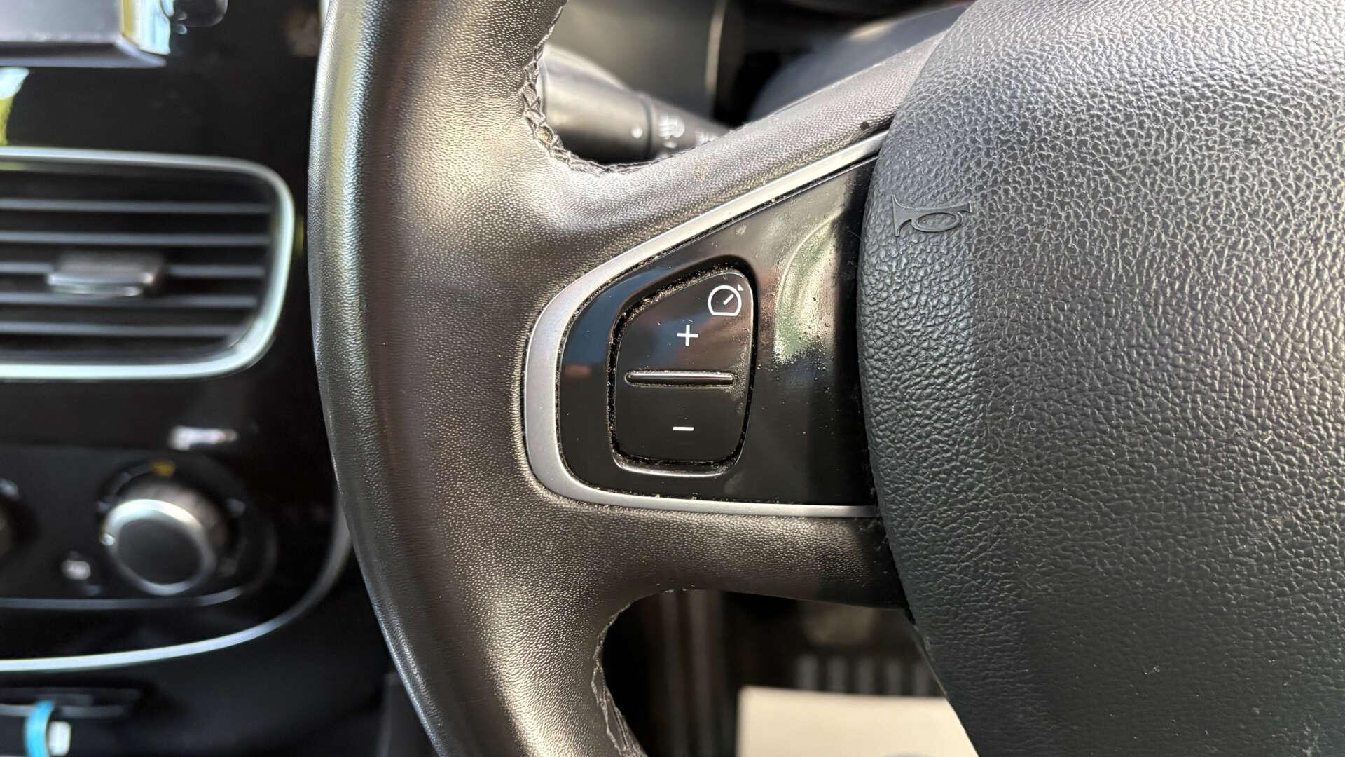 Renault Clio view 19