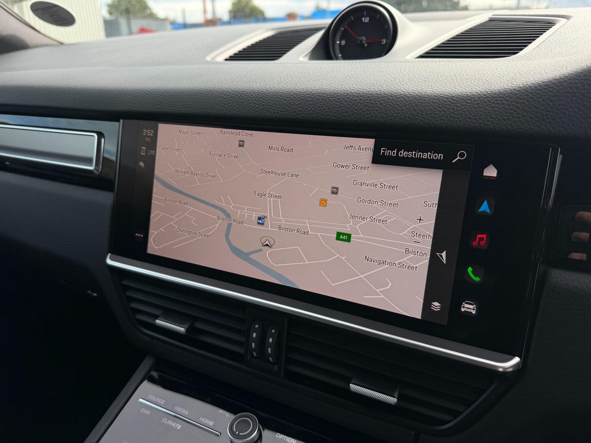 Porsche Cayenne view 54
