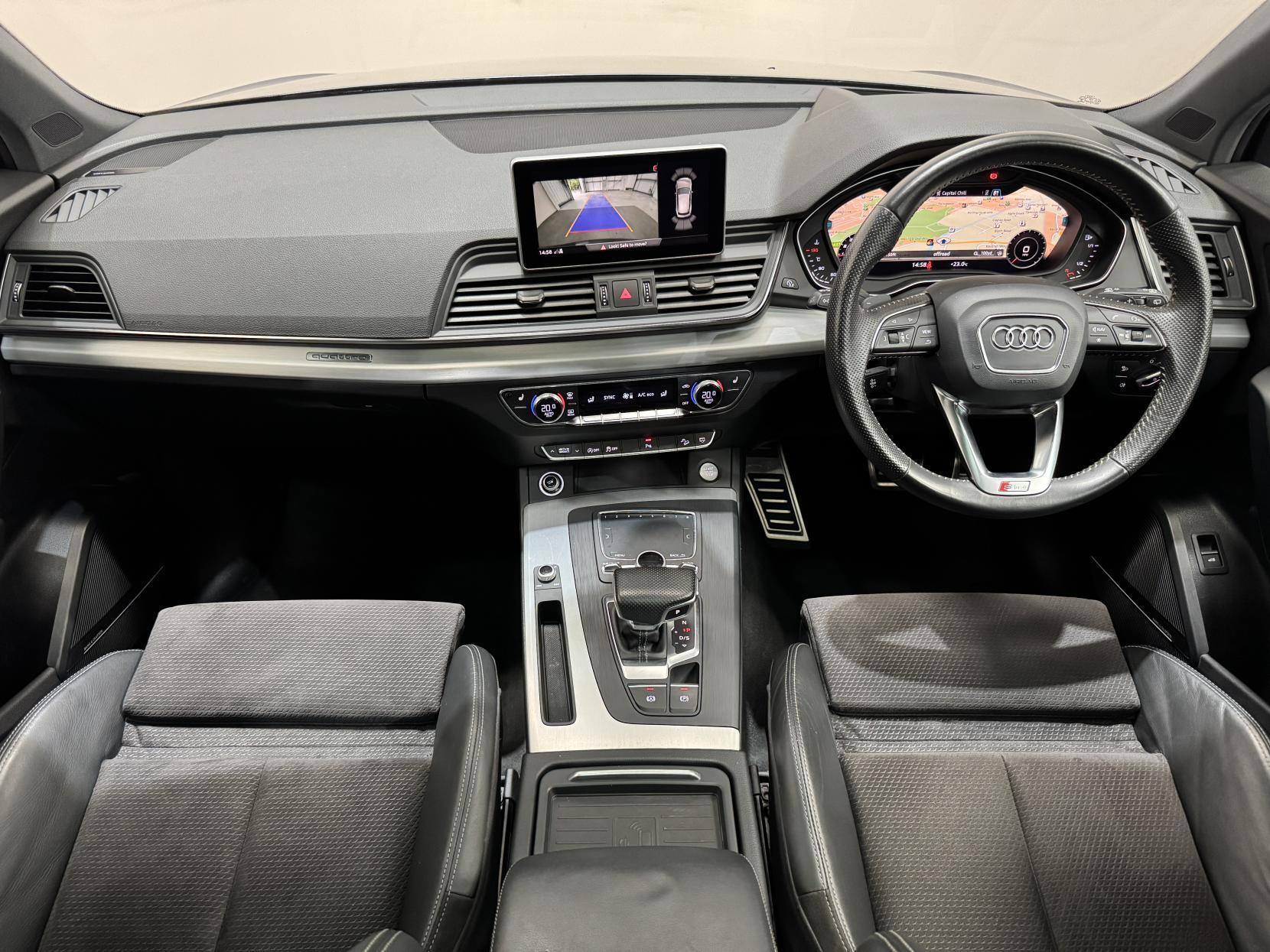 Audi Q5 view 28
