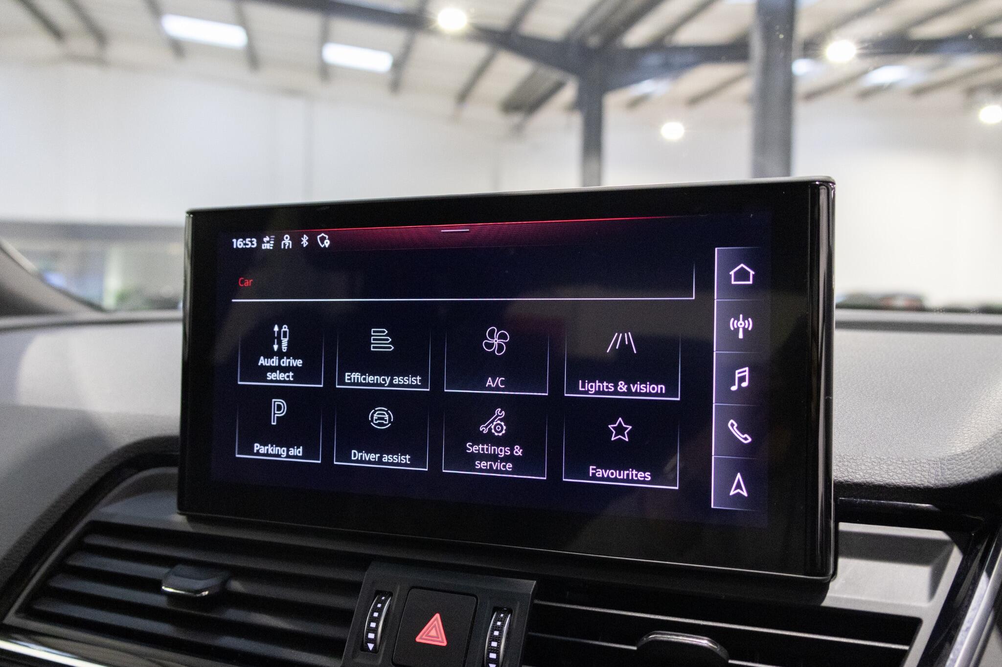 Audi Q5 view 18