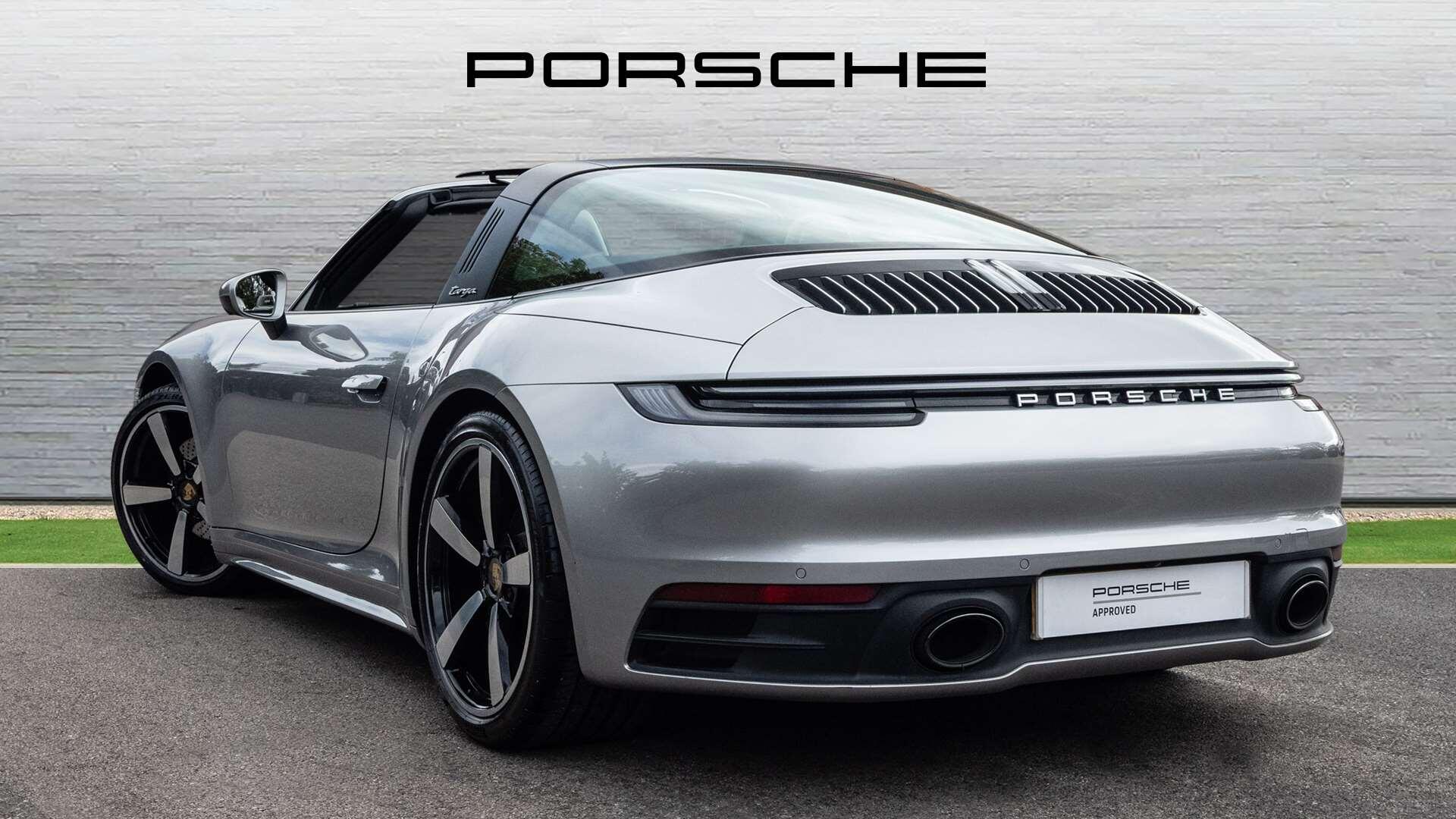 Porsche 911 view 6