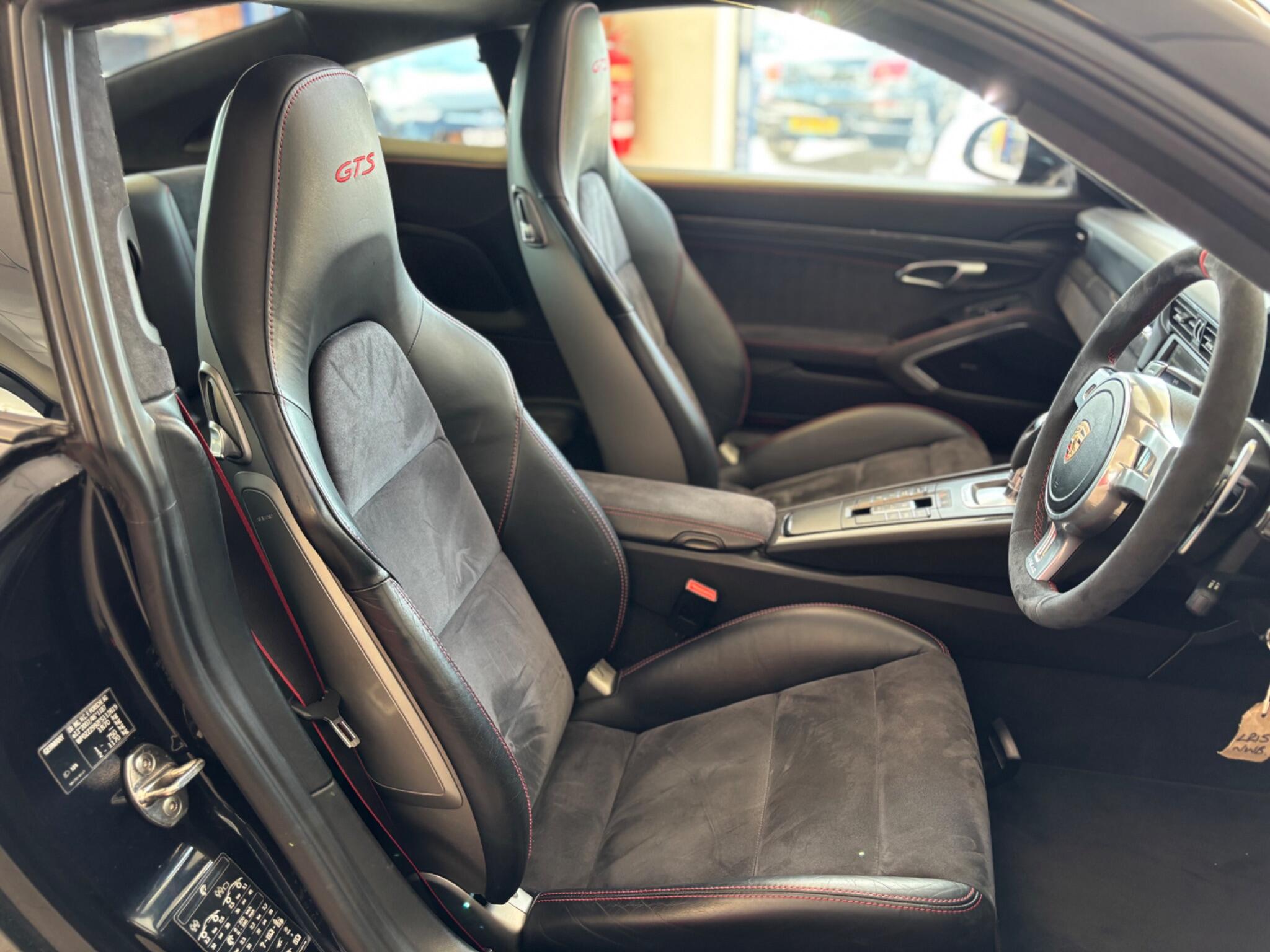 Porsche 911 view 11