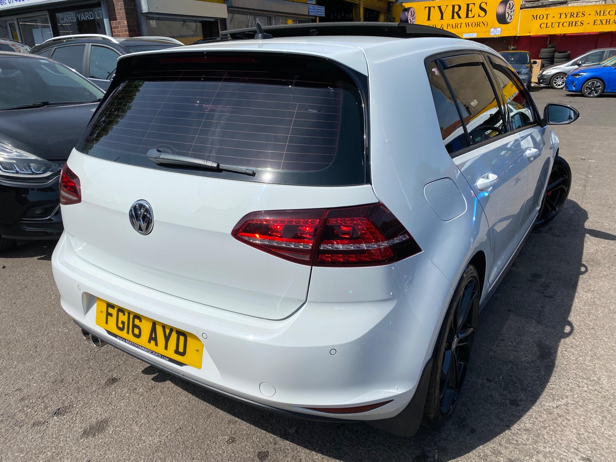 Volkswagen Golf view 10