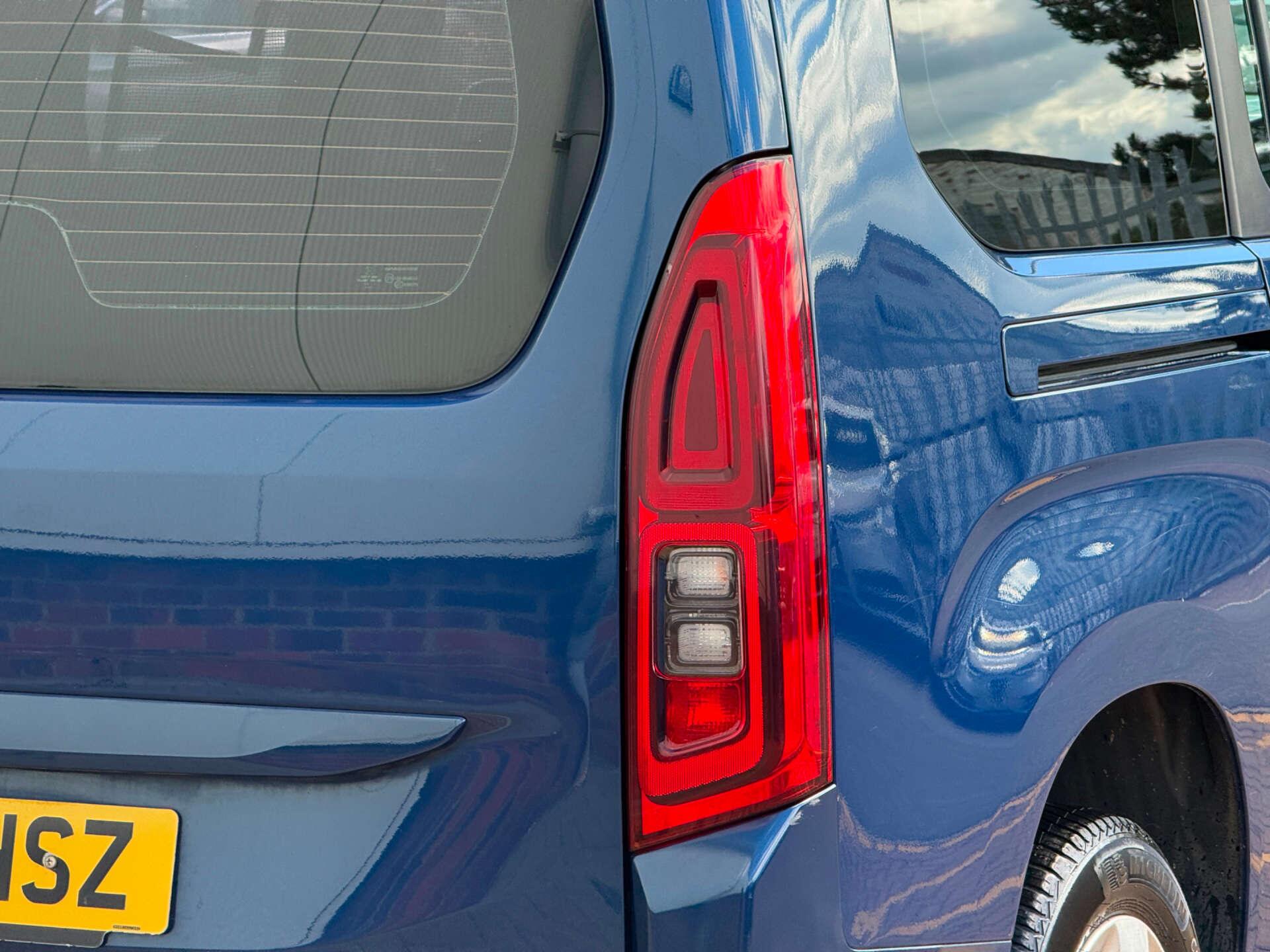 Vauxhall Combo Life view 12