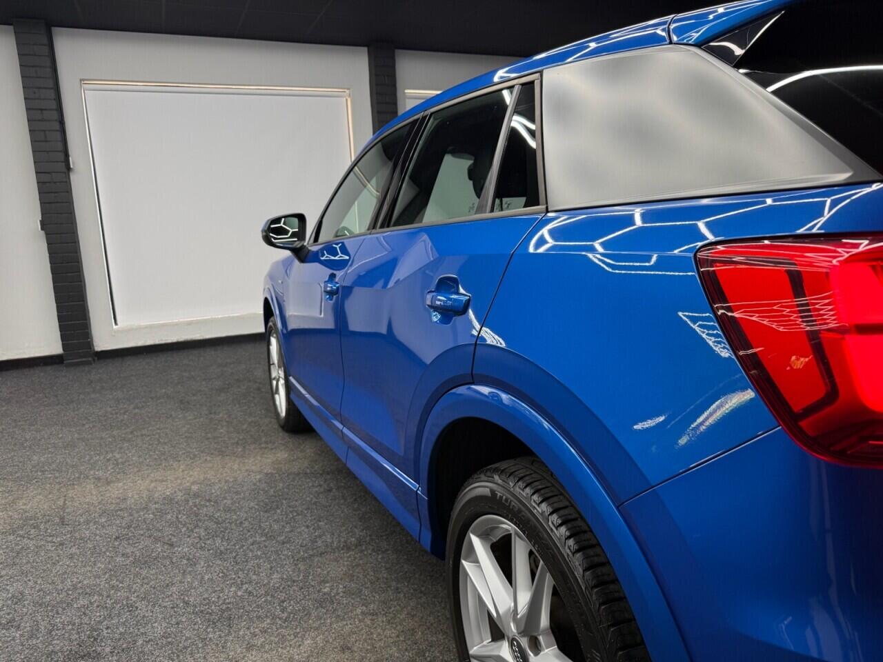 Audi Q2 view 9