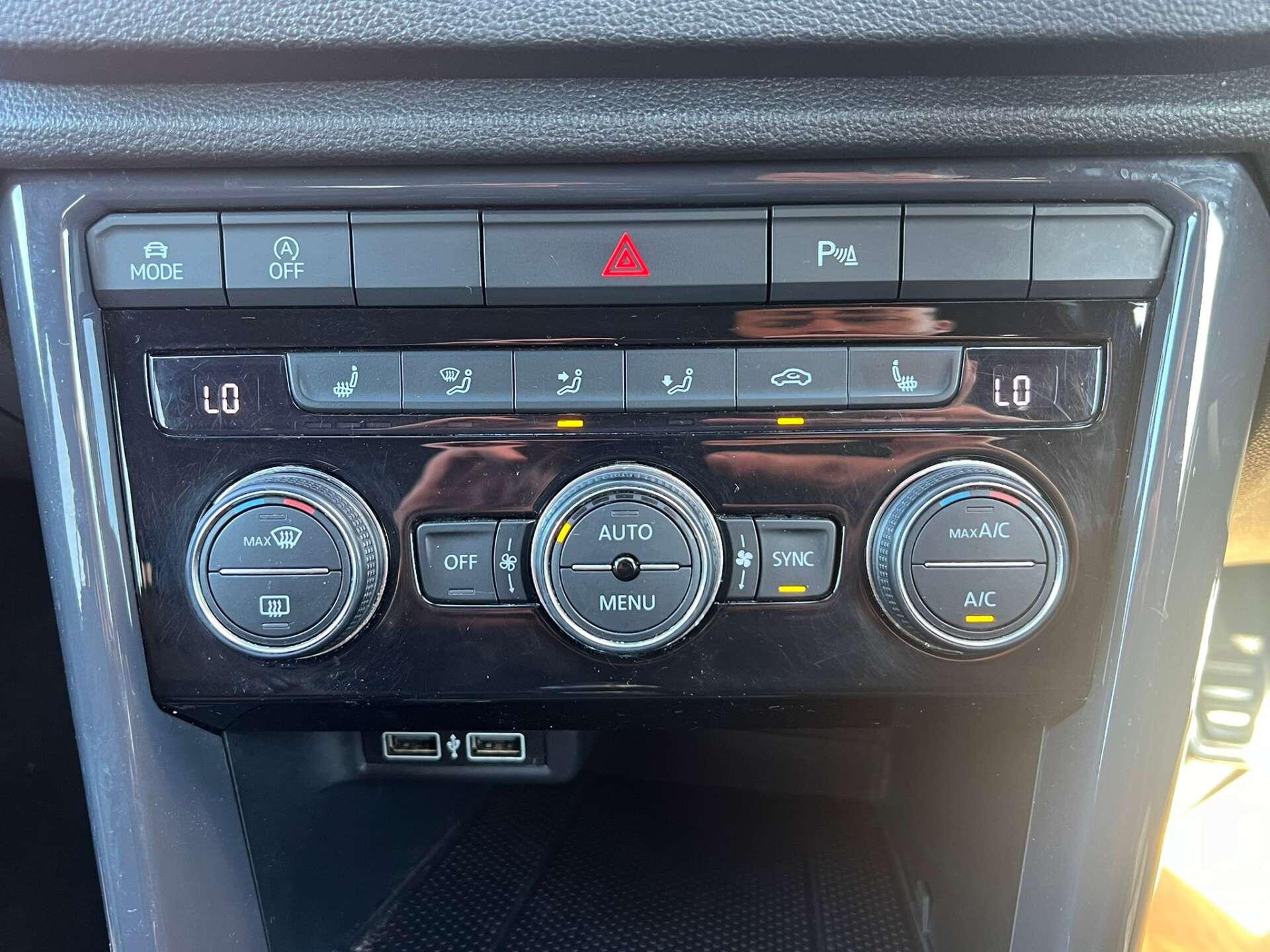 Volkswagen T-Roc view 31