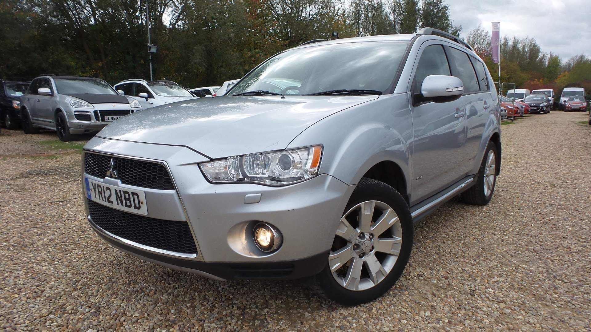 Mitsubishi Outlander view 2