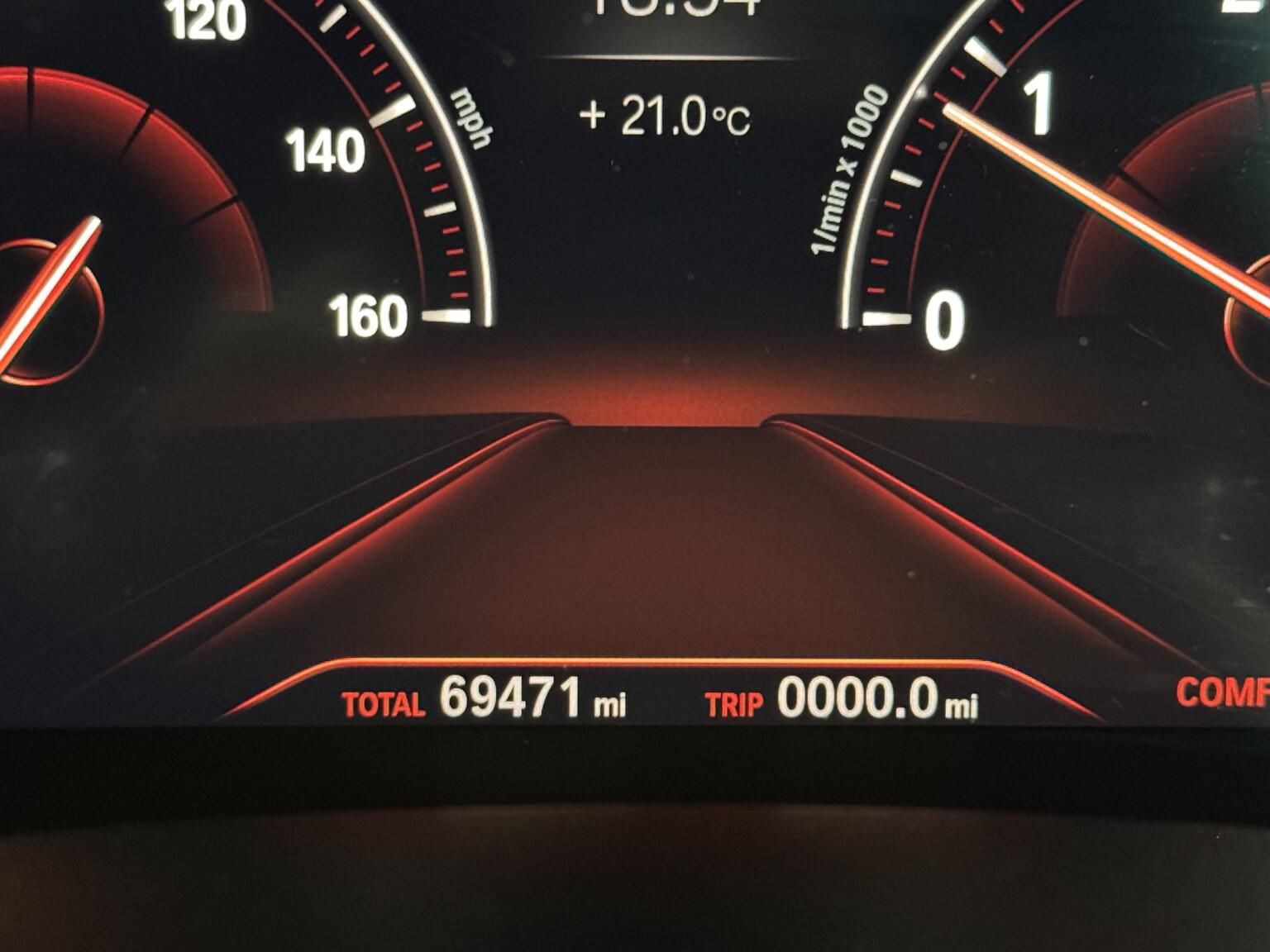 BMW 5 Series view 25