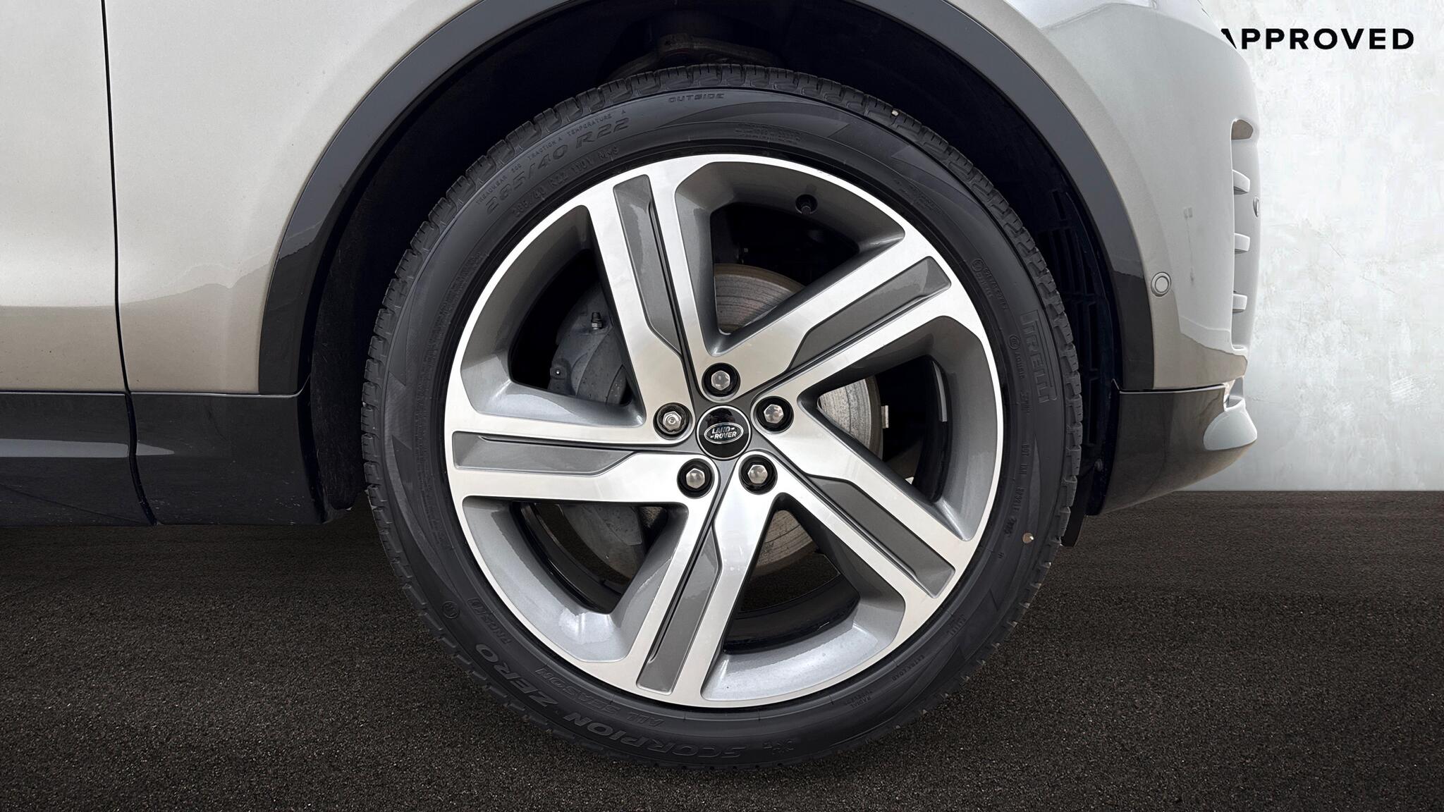 Land Rover Discovery view 8