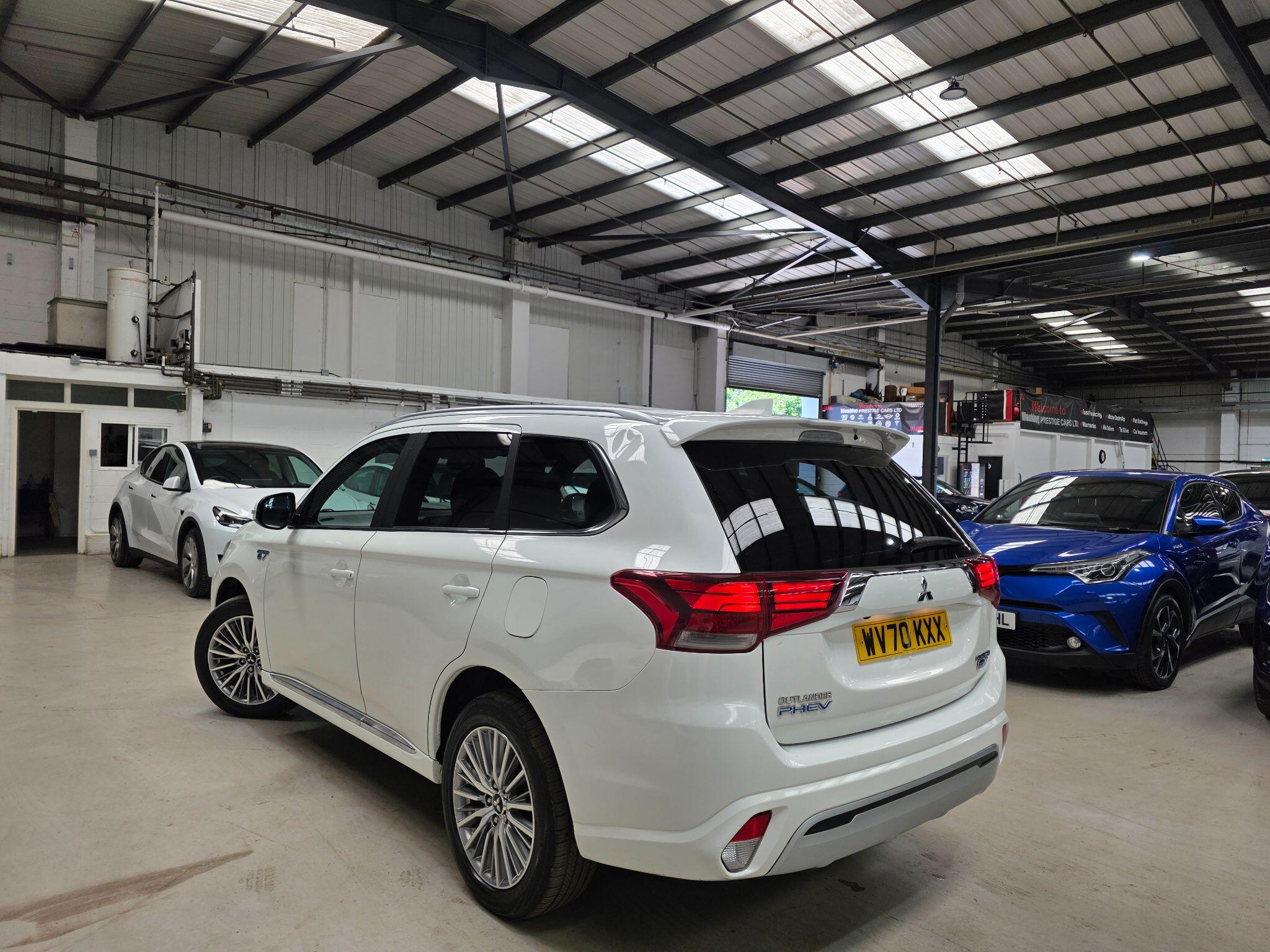 Mitsubishi Outlander view 26