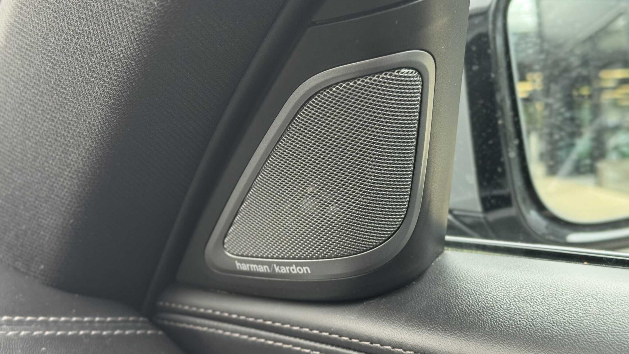 BMW 7 Series view 37
