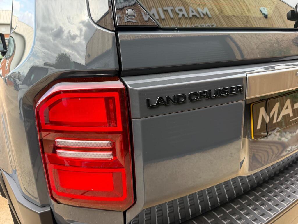 Toyota Land Cruiser view 37