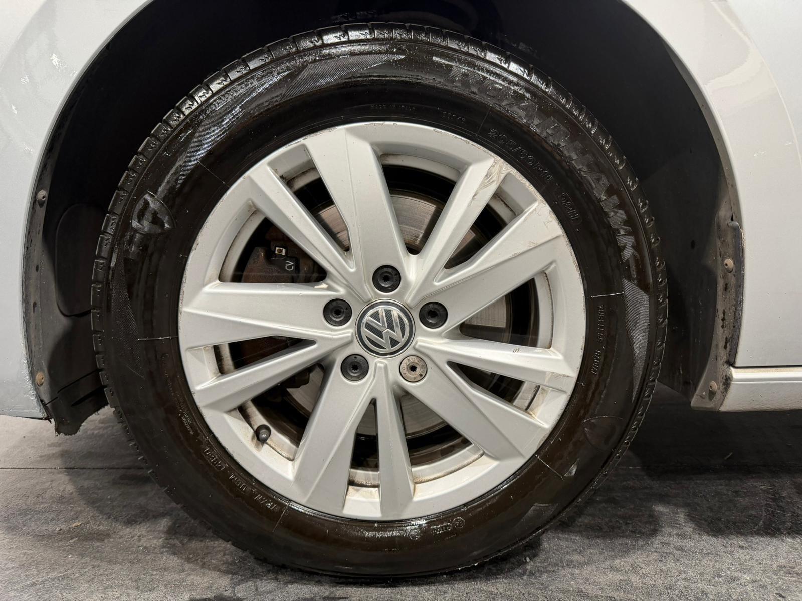 Volkswagen Touran view 28