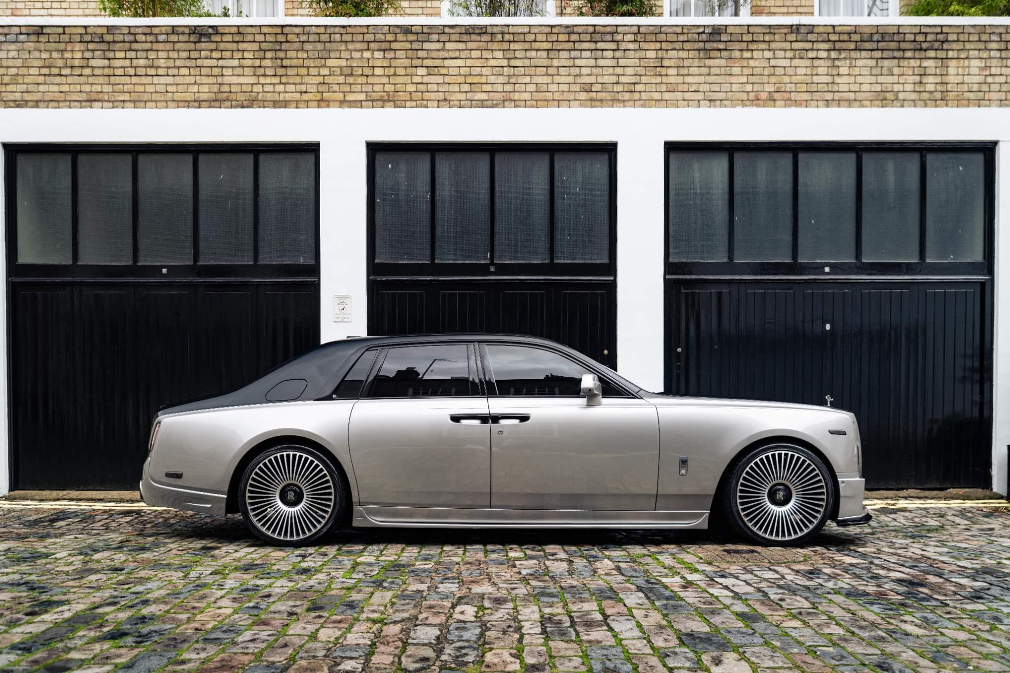 Rolls-Royce Phantom view 3