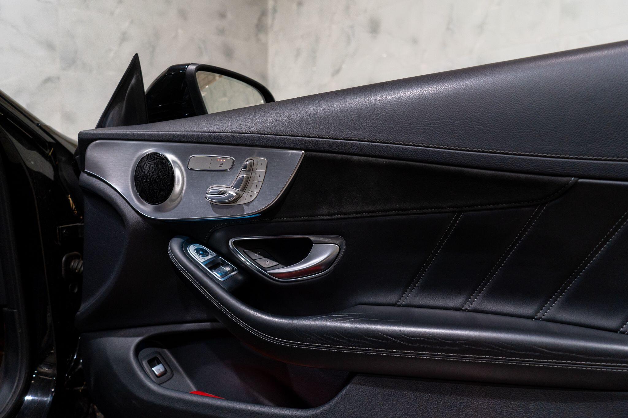 Mercedes-Benz C-Class view 35
