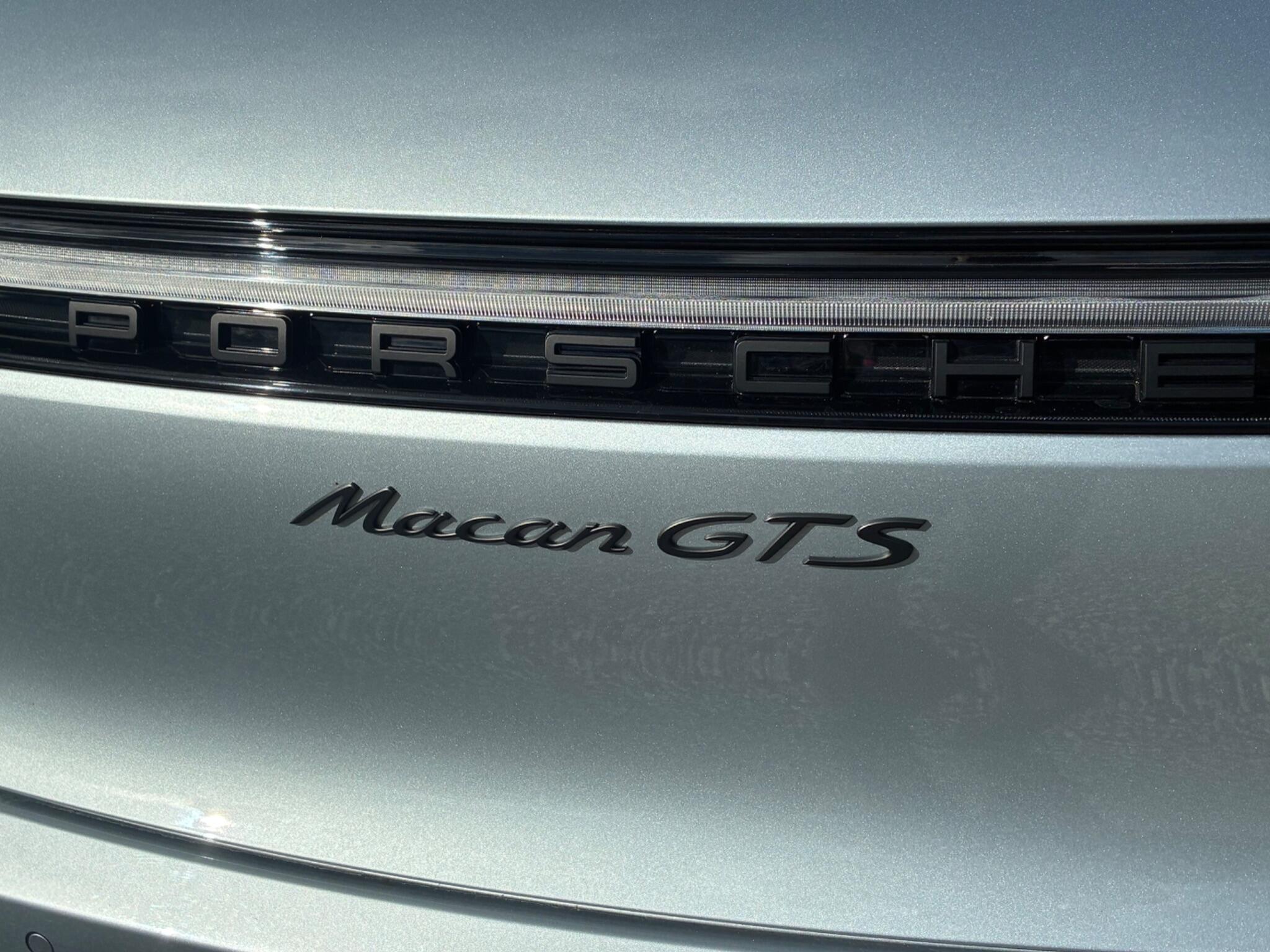 Porsche Macan view 11