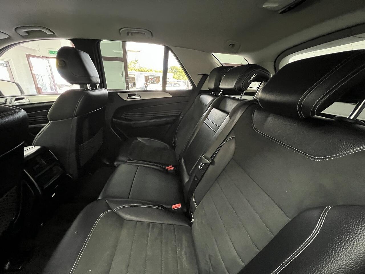 Mercedes-Benz M-Class view 17