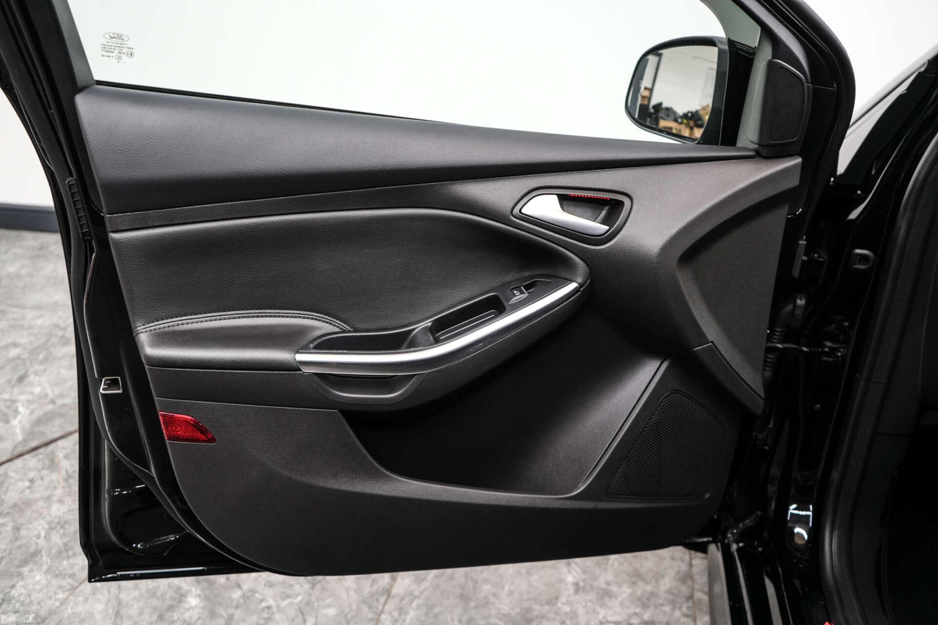 Ford Focus view 18