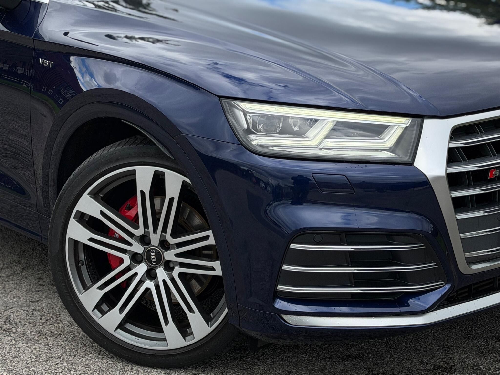 Audi SQ5 view 3
