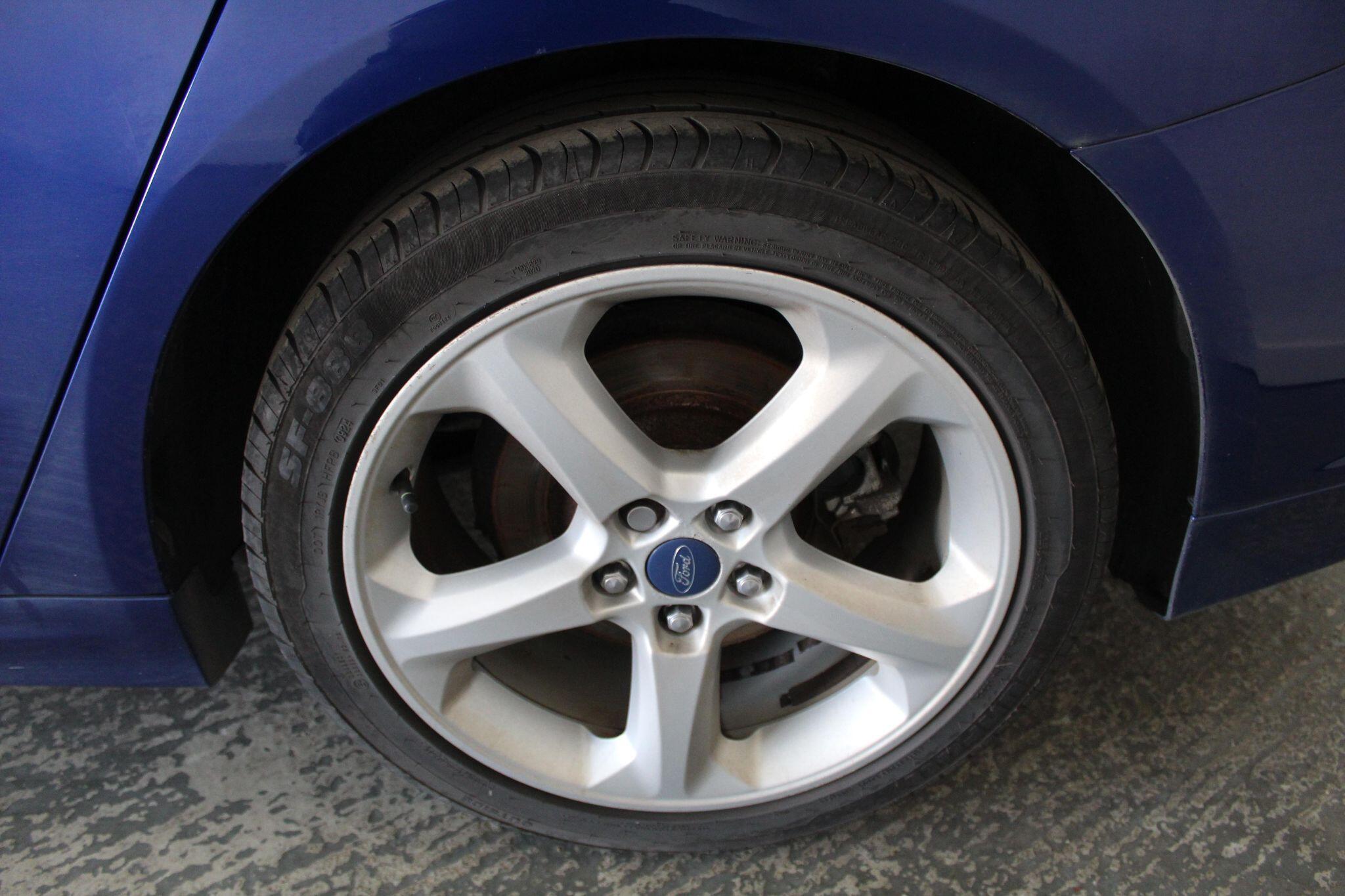 Ford Mondeo view 55