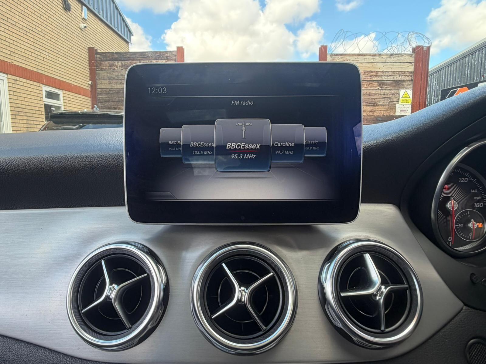 Mercedes-Benz Gla view 24