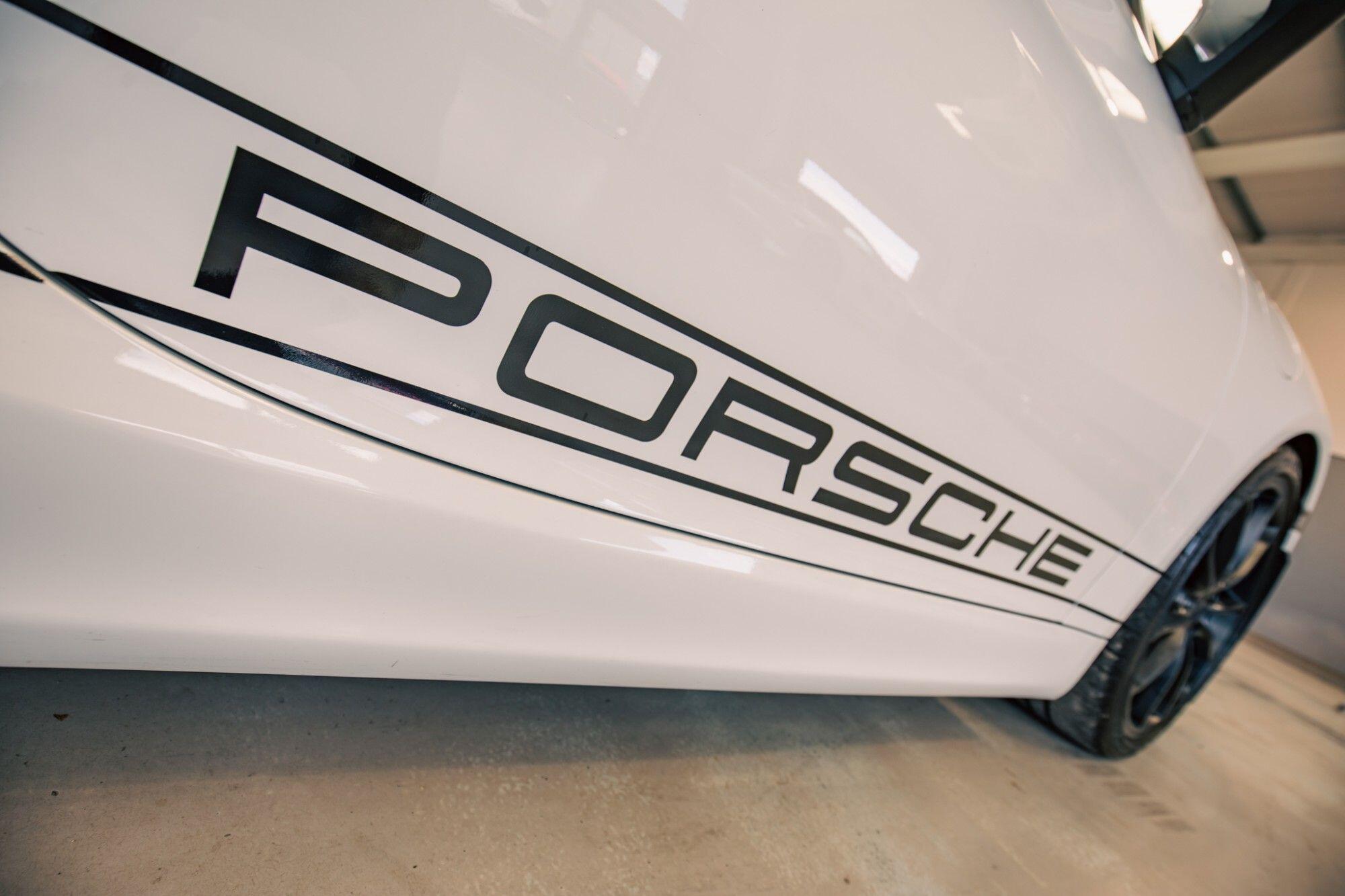 Porsche Cayman view 39