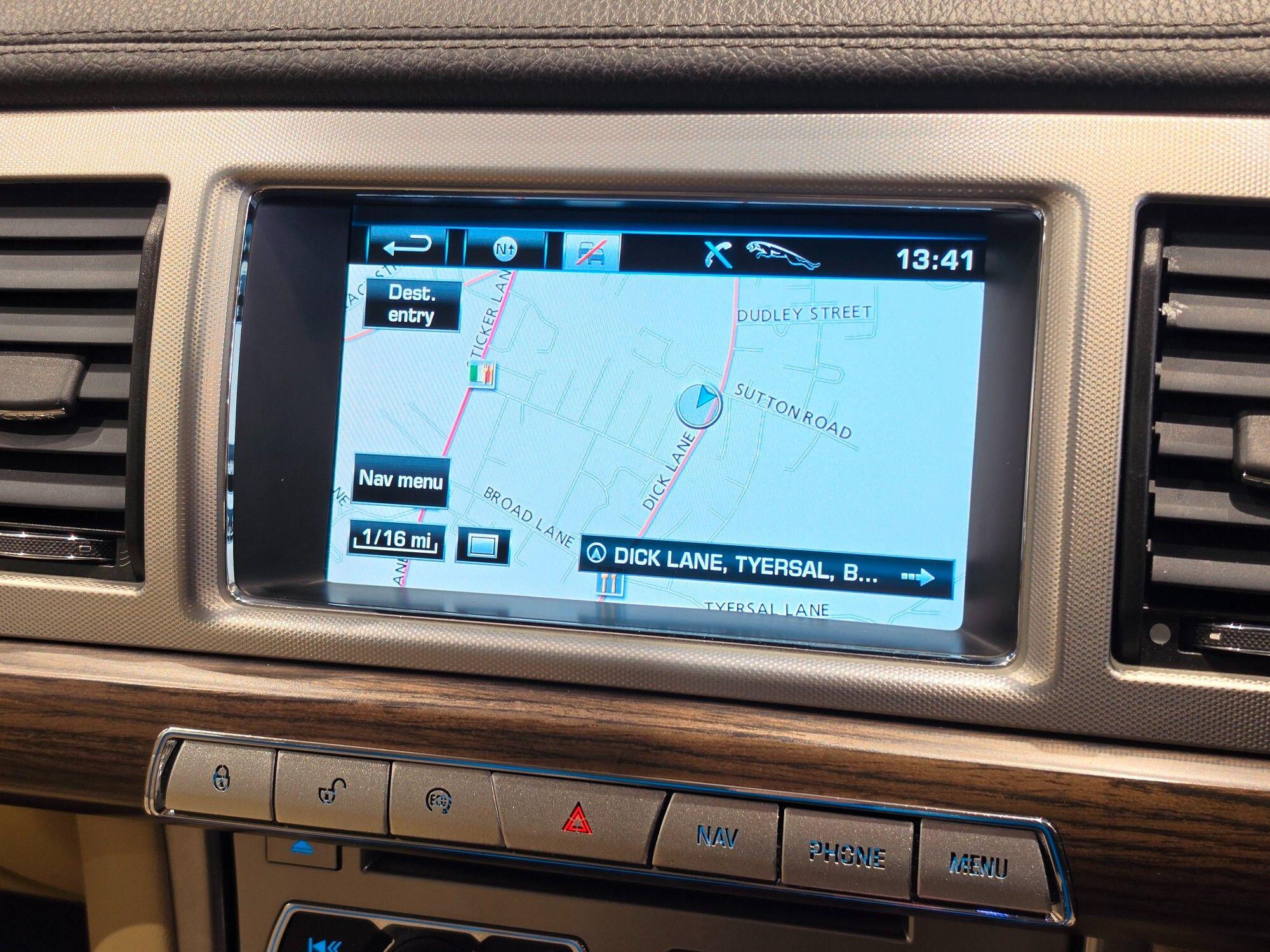 Jaguar XF view 37