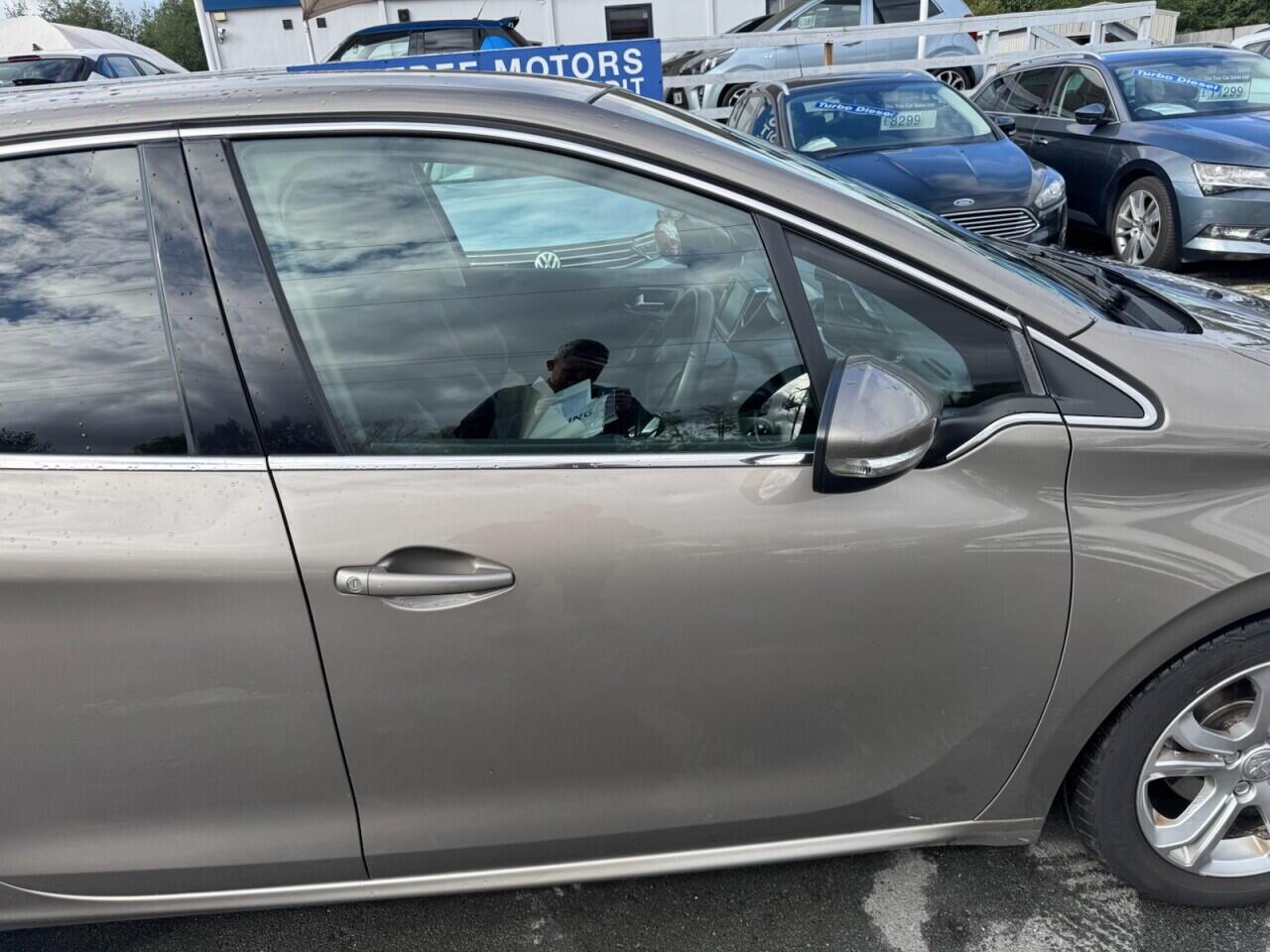 Peugeot 208 view 23