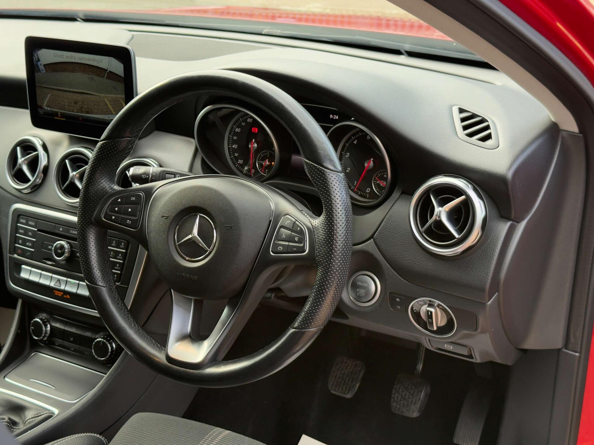 Mercedes-Benz GLA view 44