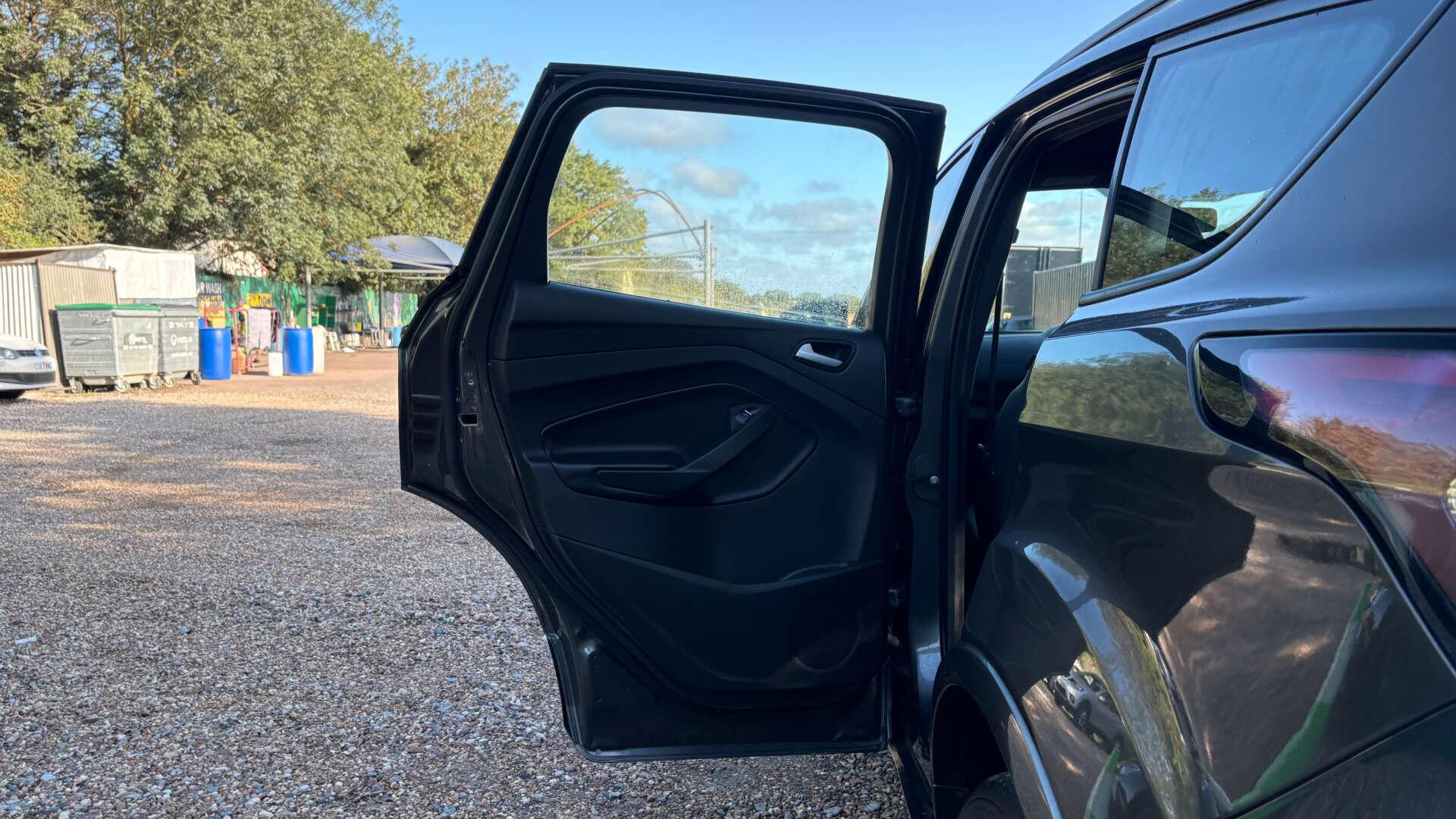 Ford Kuga view 44