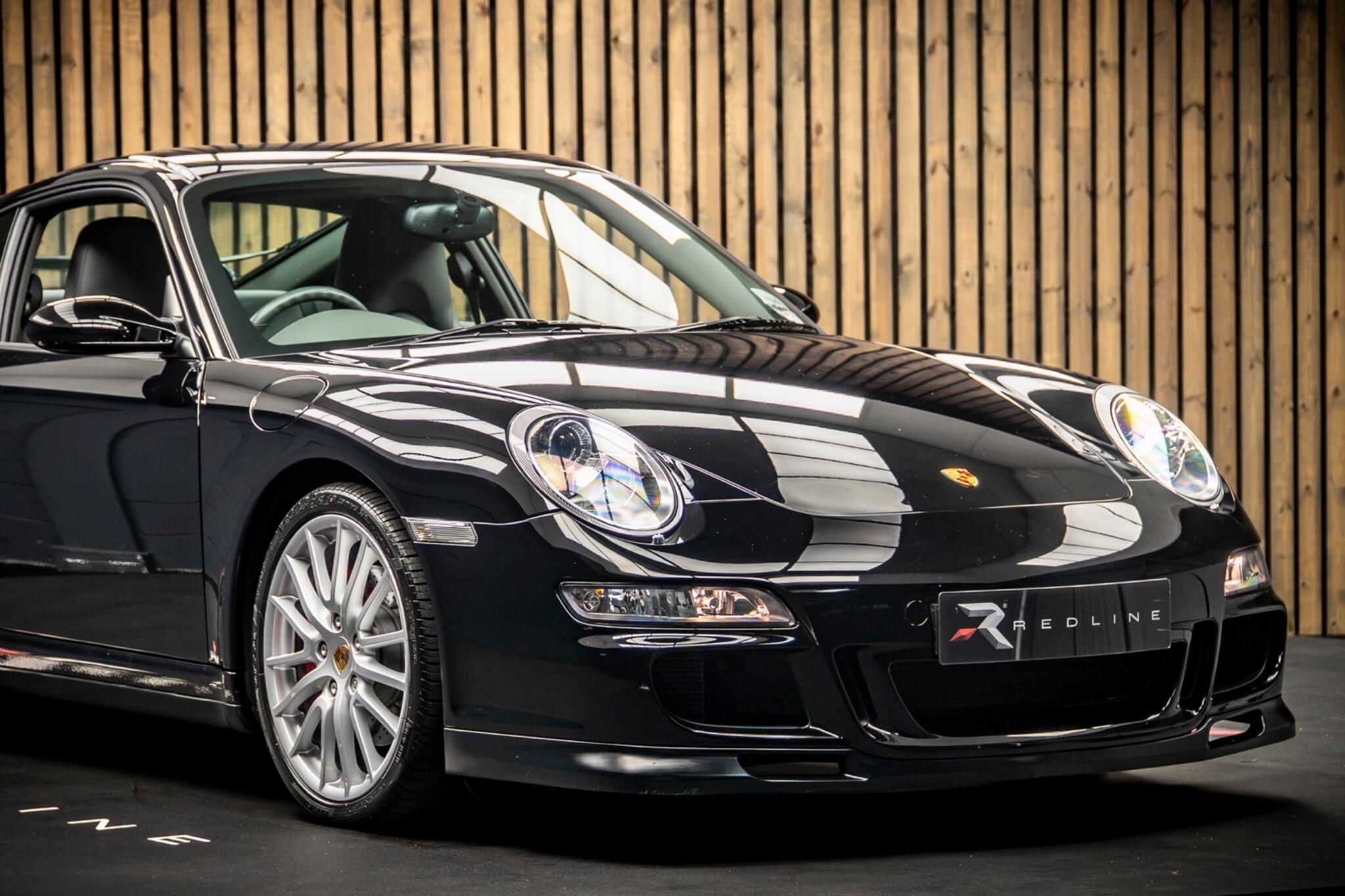 Porsche 911 view 12