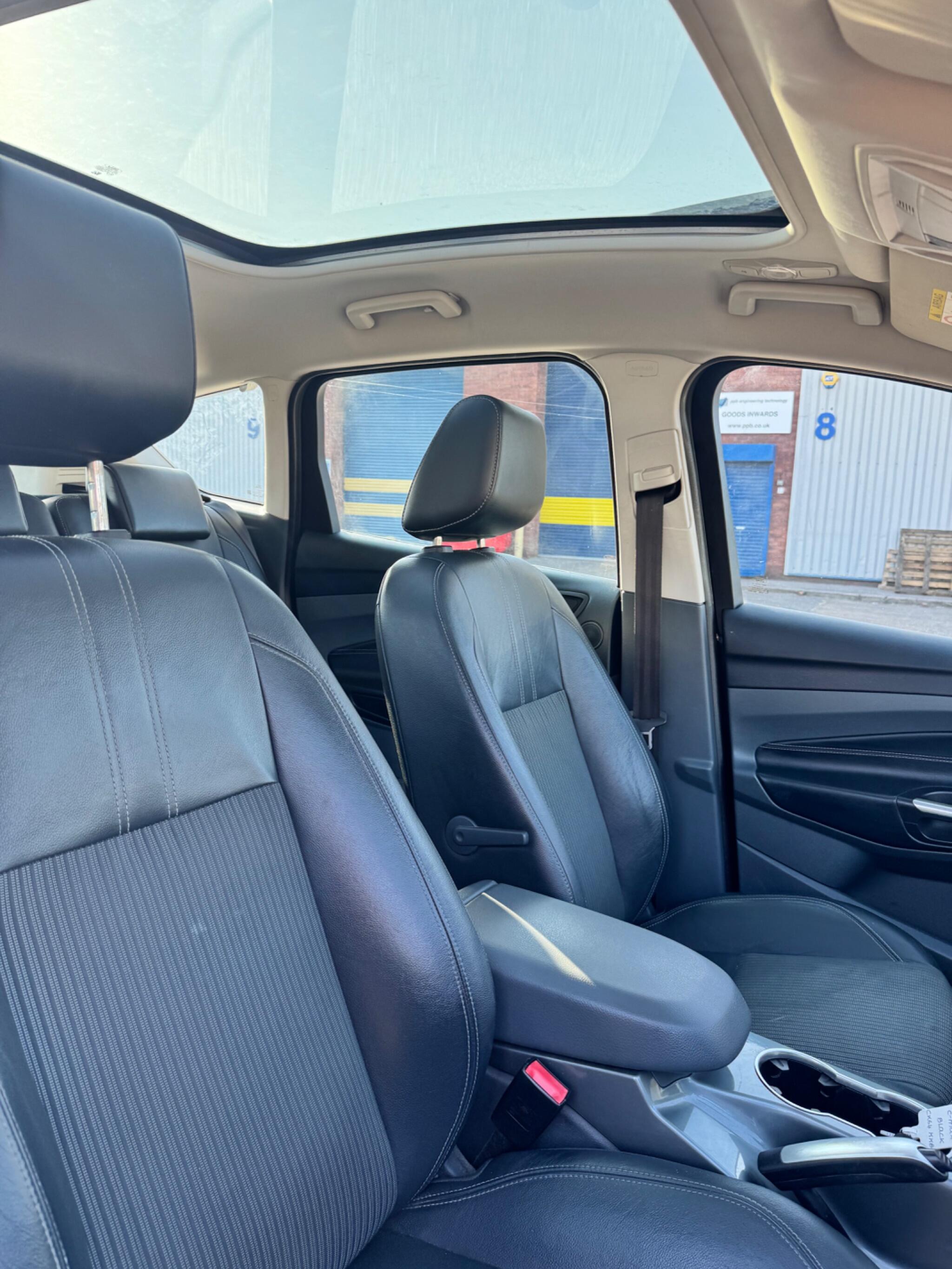 Ford C-Max view 25