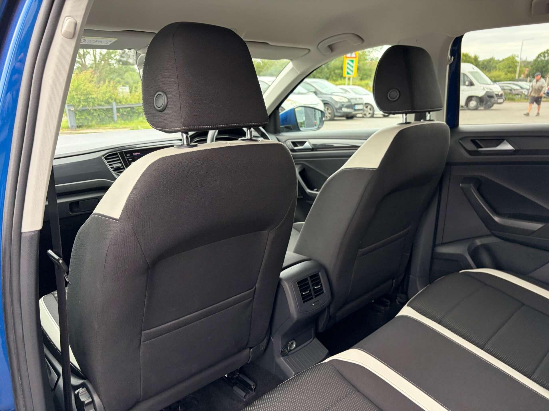 Volkswagen T-Roc view 22