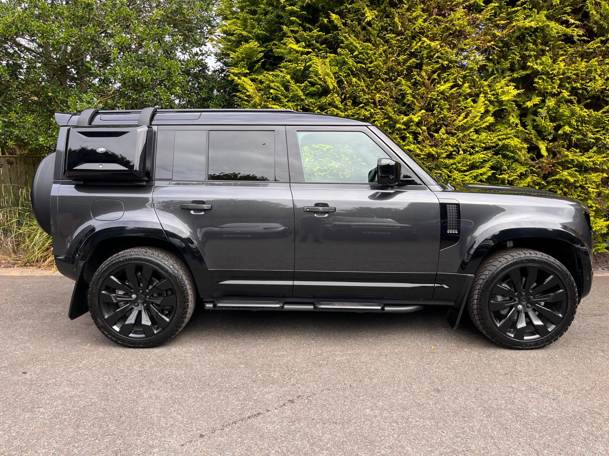 Land Rover Defender view 18