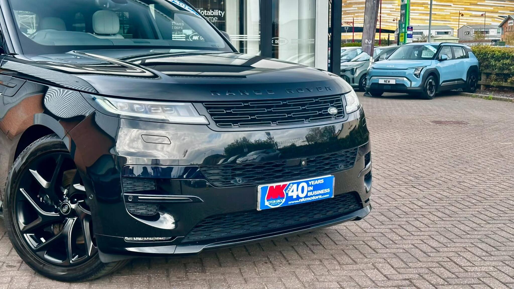 Land Rover Range Rover view 3