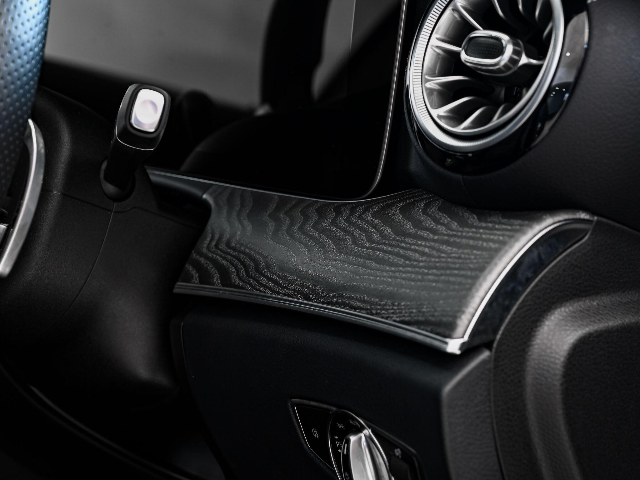 Mercedes-Benz E-Class view 9