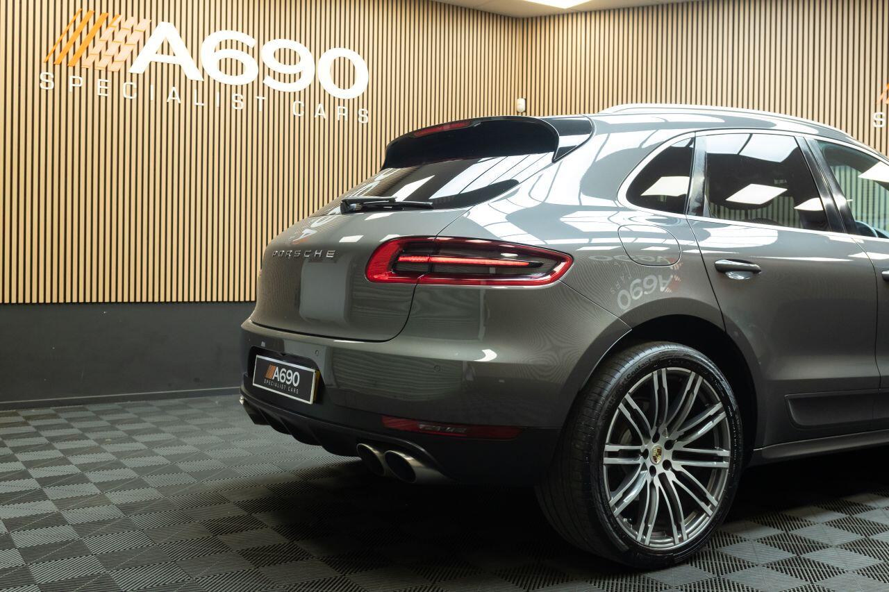 Porsche Macan view 12