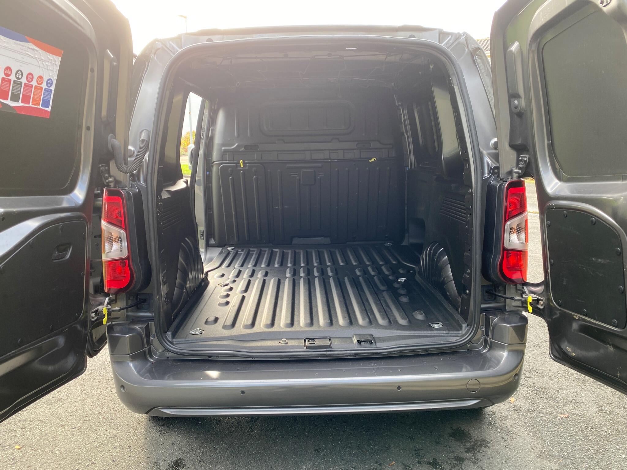 Peugeot Partner 1.5 BlueHDi 1000 Asphalt Premium Standard Panel Van EAT8 SWB Euro 6 (s/s) 5dr