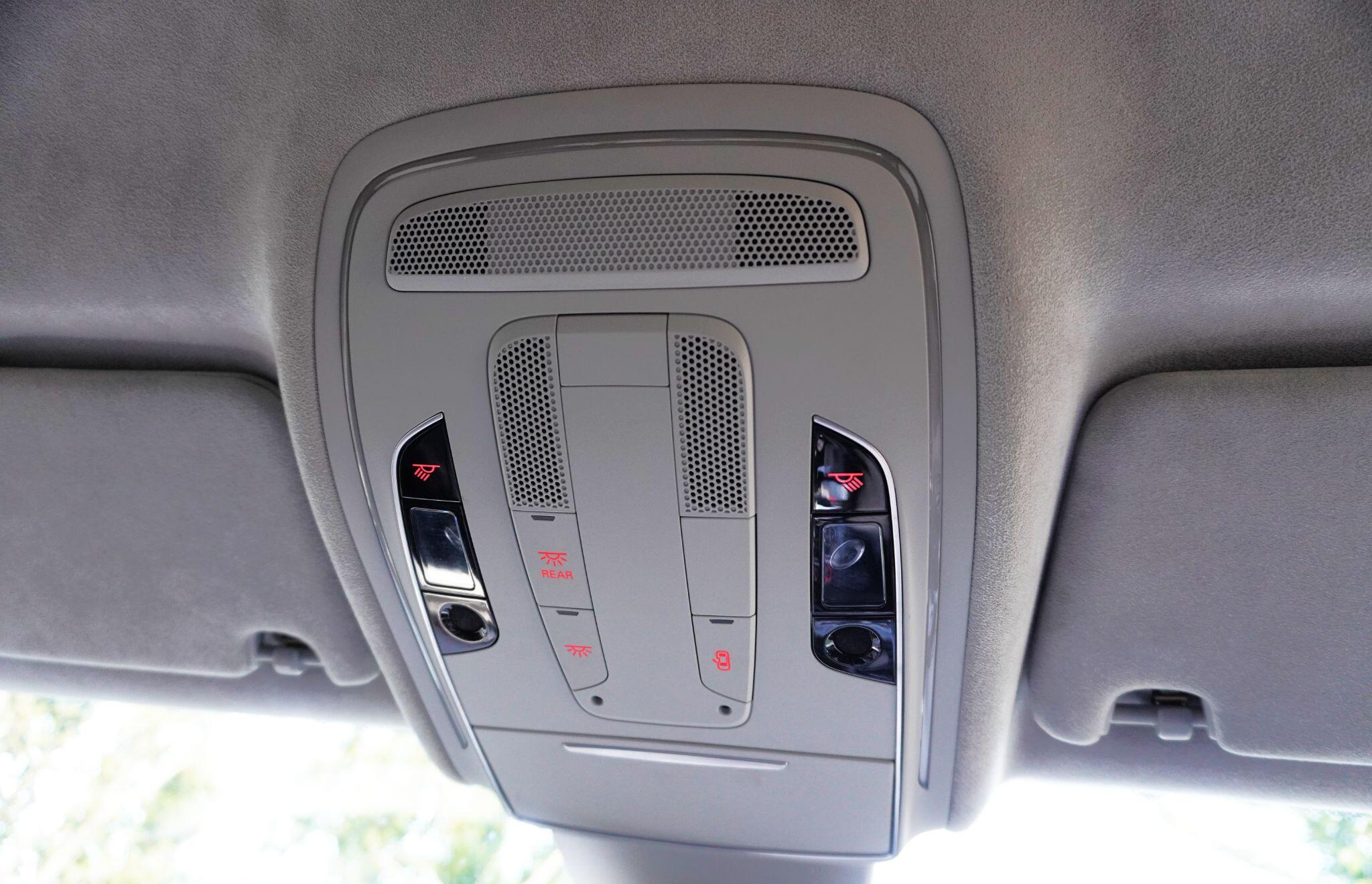 Audi S8 view 24