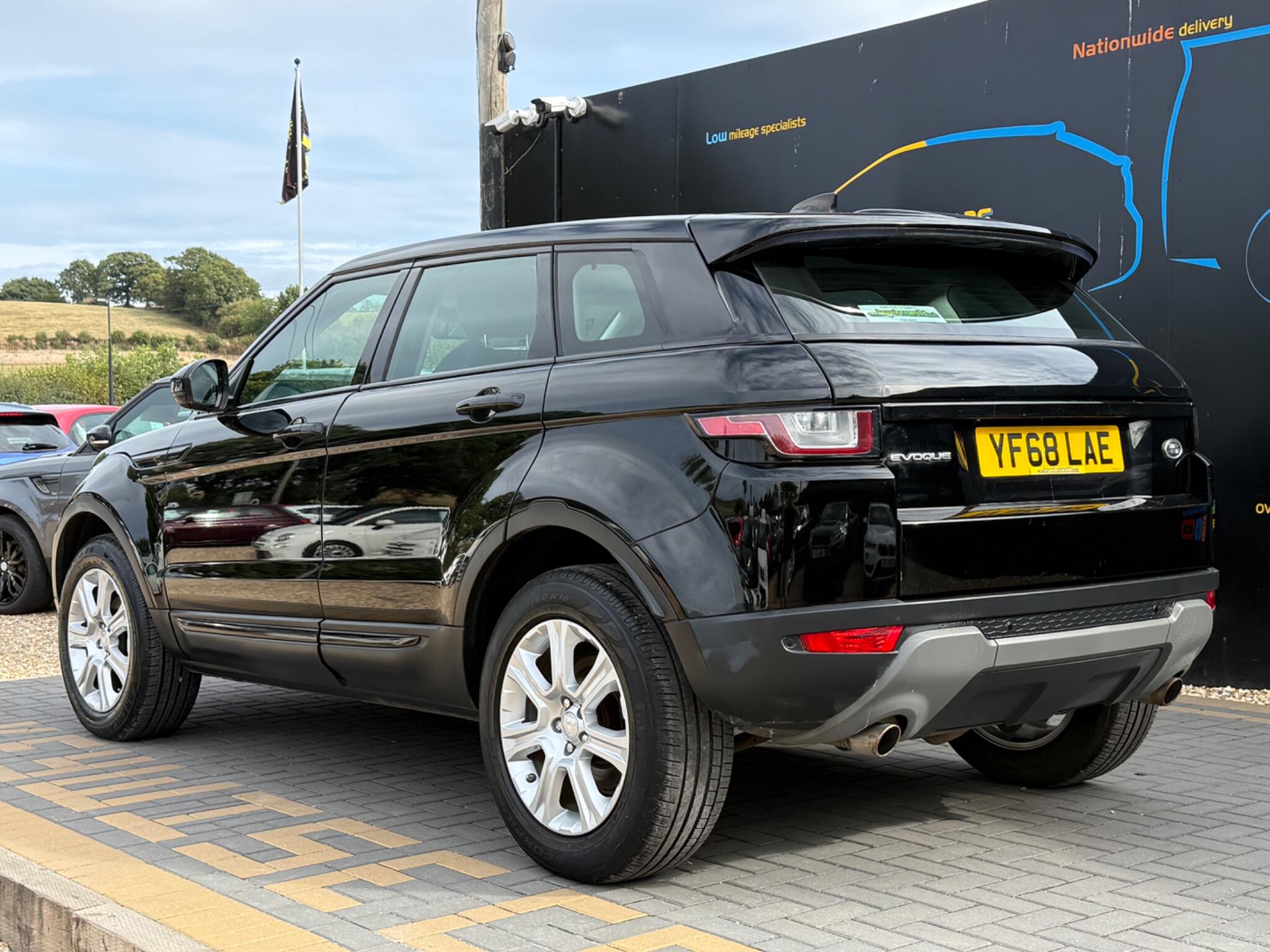 Land Rover Range Rover Evoque view 2